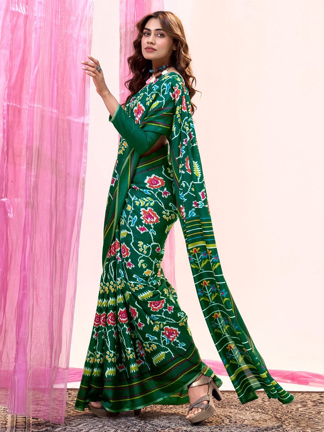 

DIVASTRI Floral Silk Blend Tussar Saree, Green