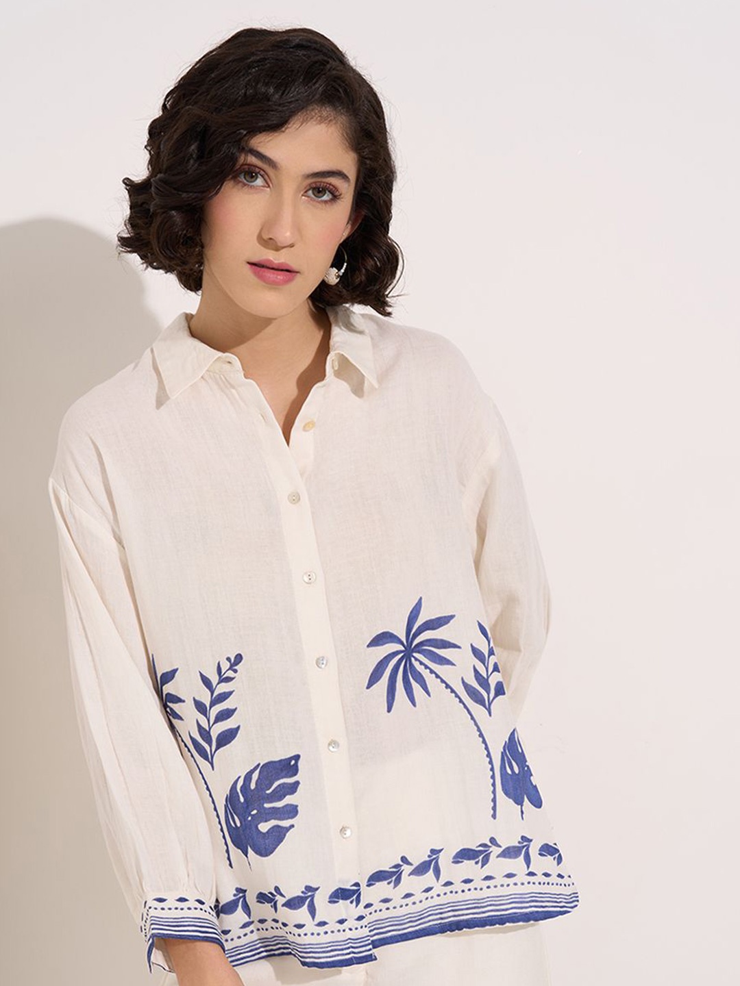 

AKKRITI BY PANTALOONS Shirt Collar Printed Tropical Tunic, White