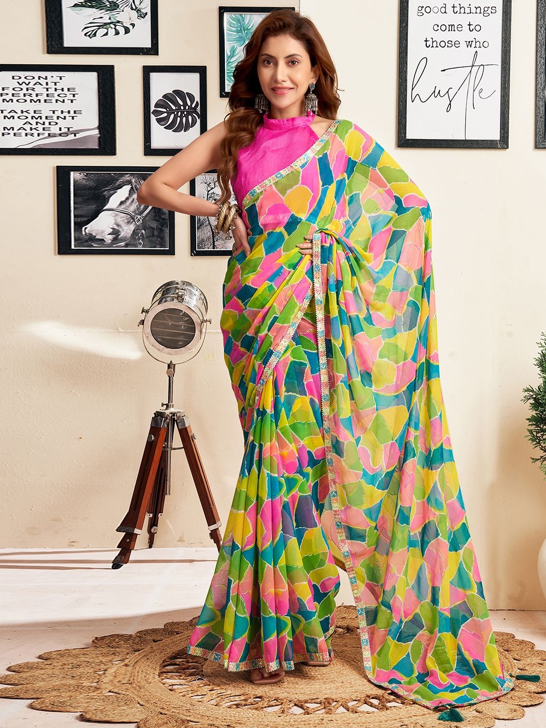 

Sangria Printed Saree With Blouse Piece, Green