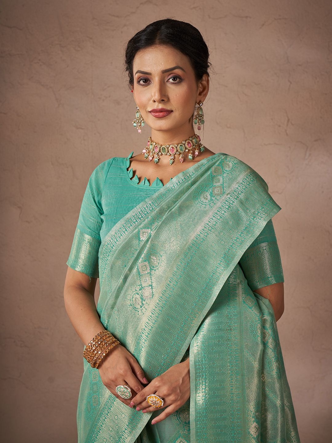 

SARHA Floral Woven Design Saree With Blouse Piece, Green