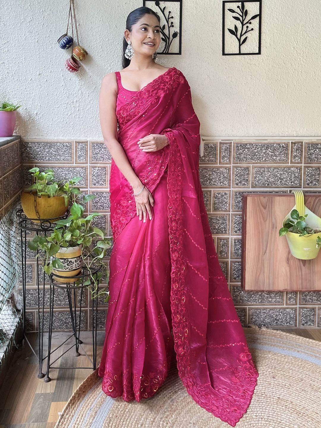 

DIVASTRI Floral Sequinned Silk Blend Saree, Pink