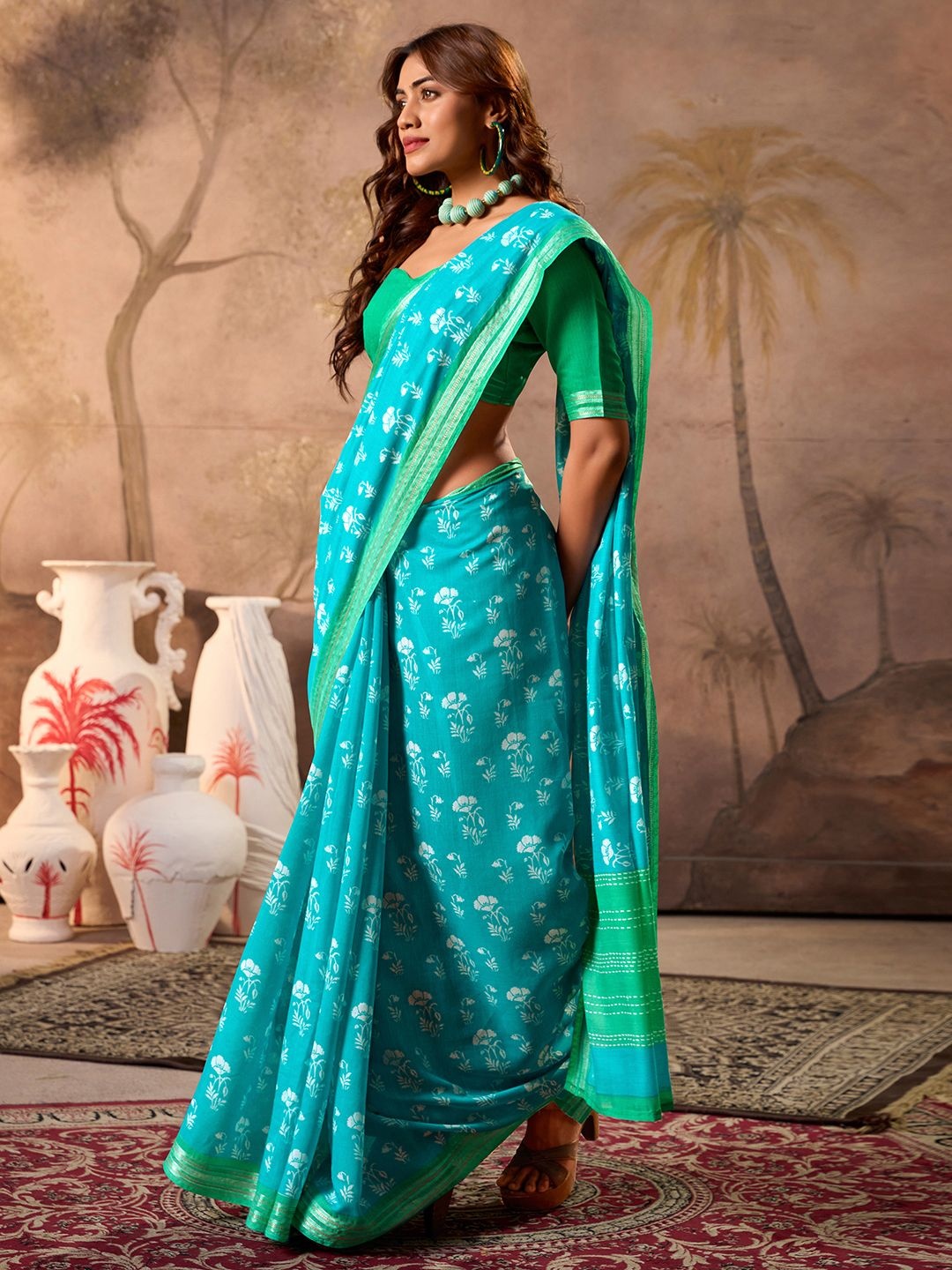 

DIVASTRI Floral Printed Zari Saree With Unstitched Blouse Piece, Blue