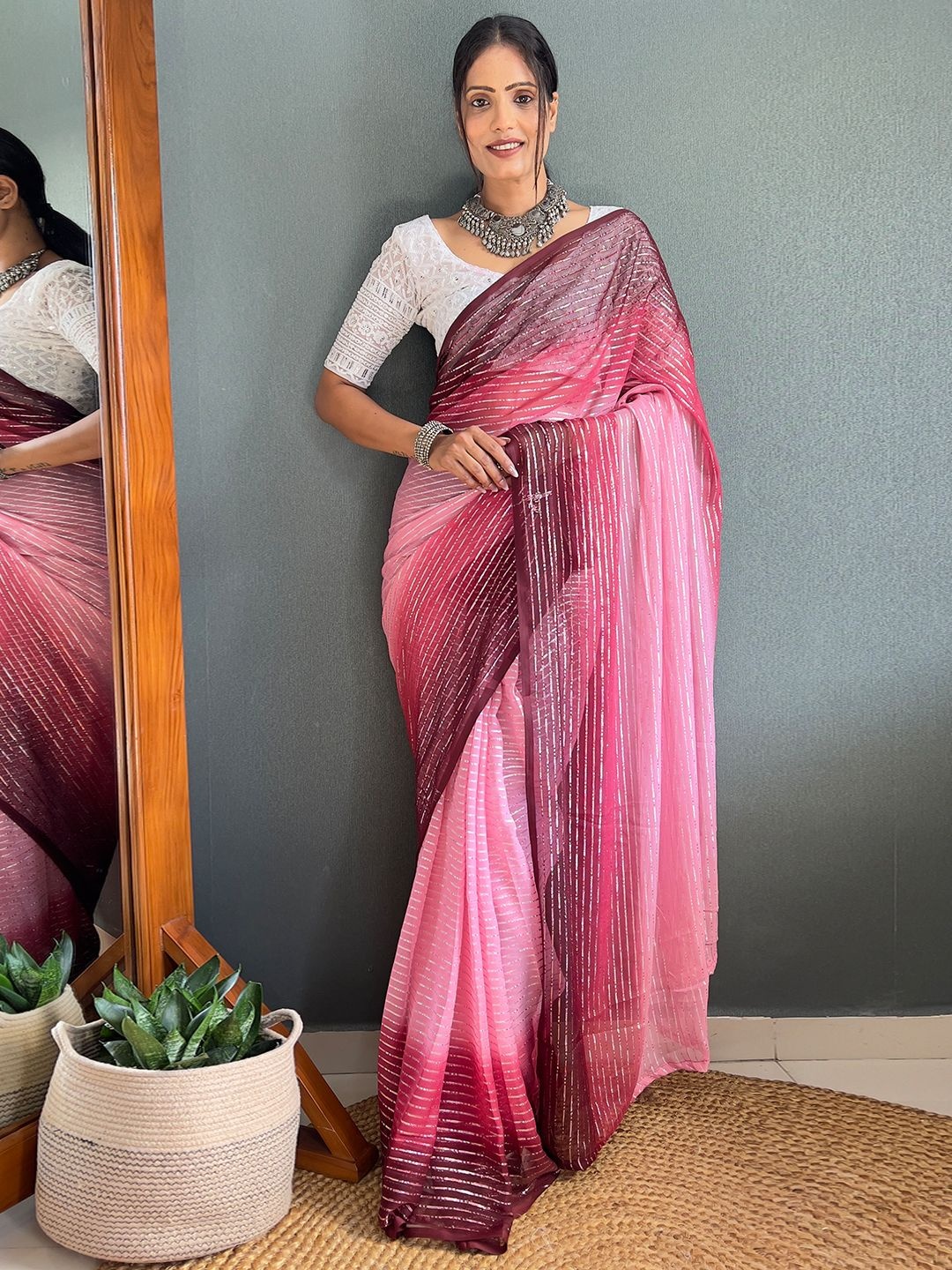 

DIVASTRI Striped Zari Poly Chiffon Ready to Wear Saree, Pink