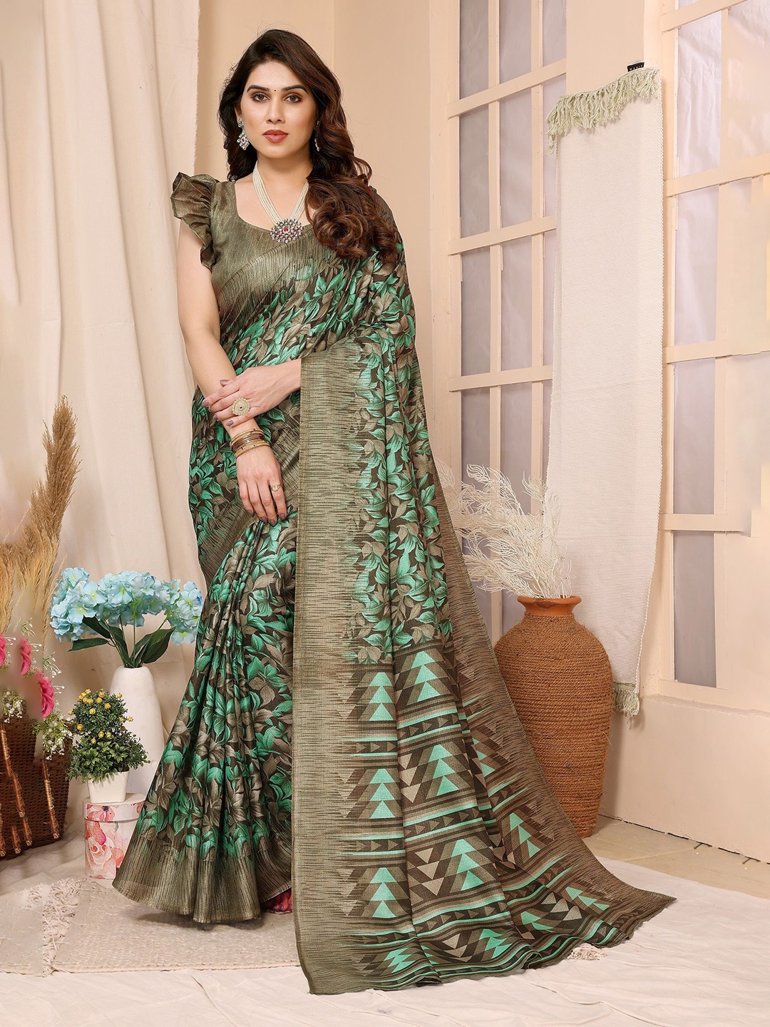 

Moda Rapido Floral Art Silk Saree, Green