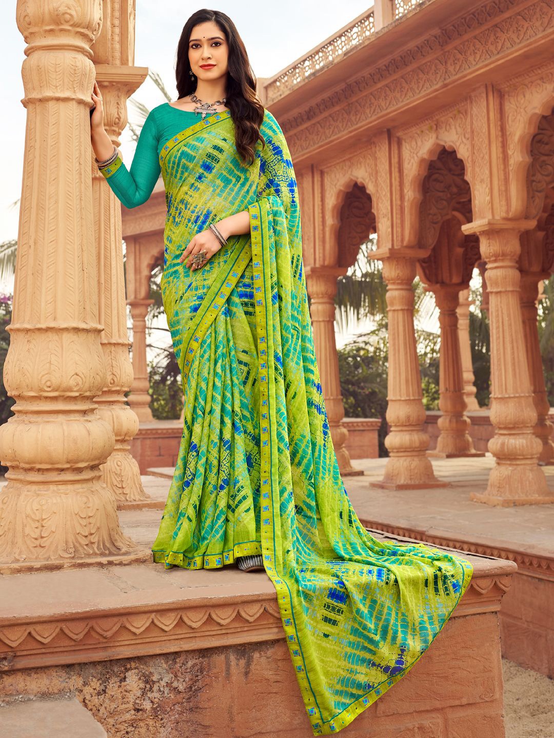 

DIVASTRI Poly Chiffon Saree, Green