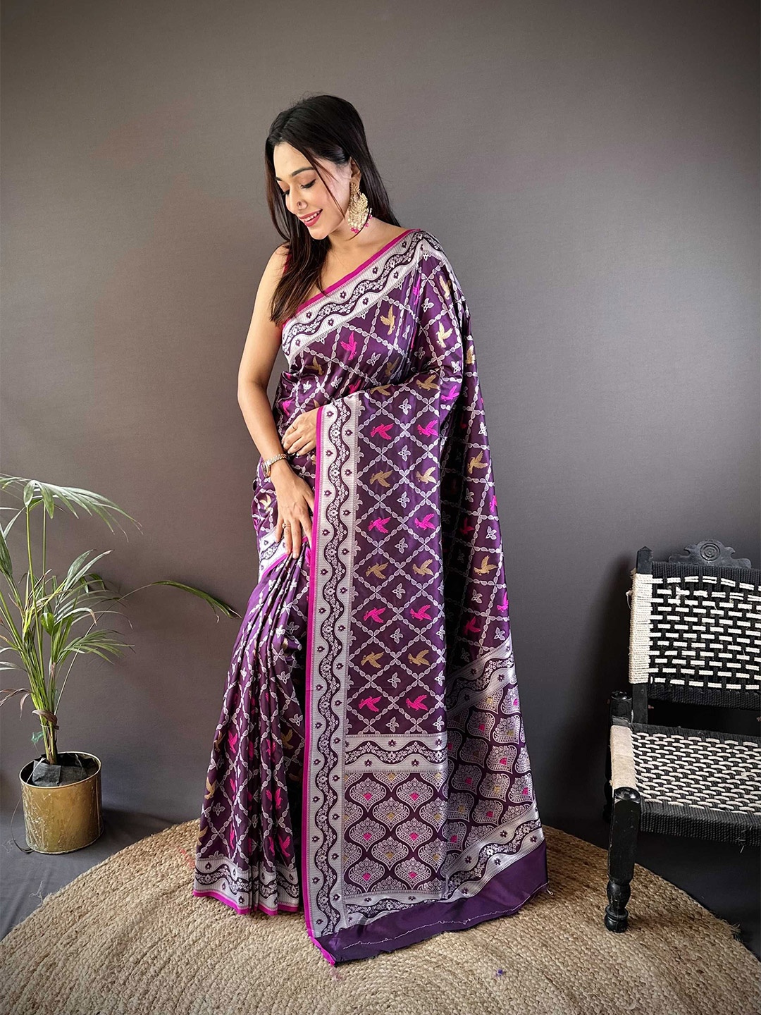 

DIVASTRI Woven Design Zari Silk Blend Banarasi Saree, Purple