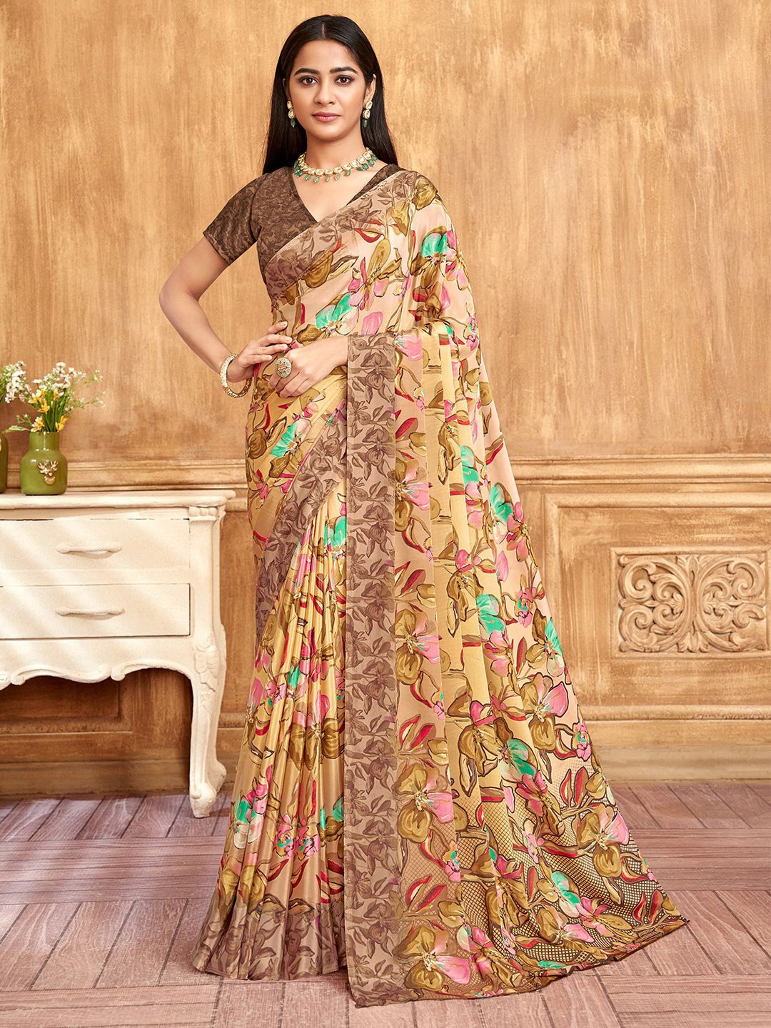 

DIVASTRI Floral Printed Saree with Blouse Piece, Cream