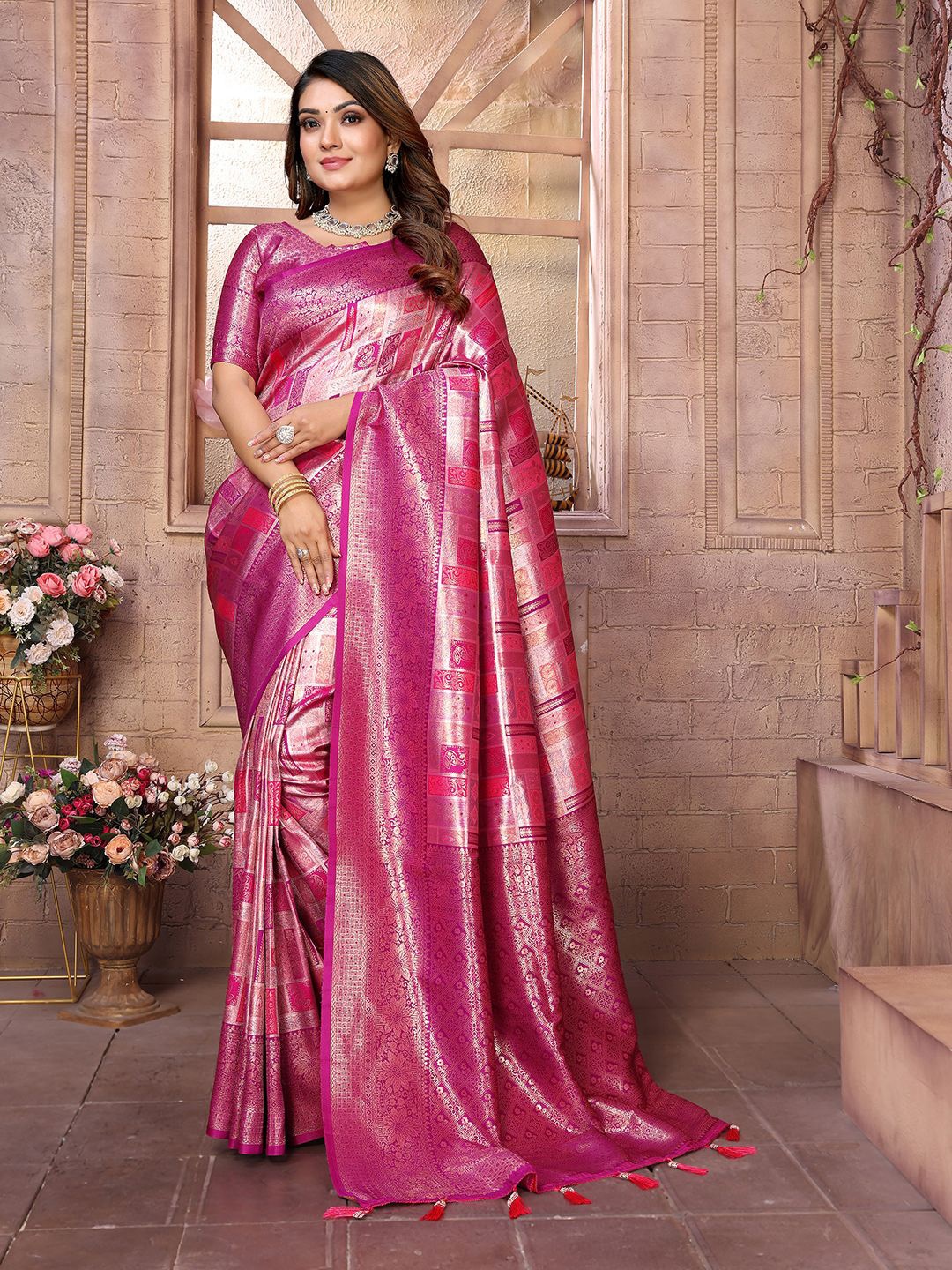 

DIVASTRI Woven Design Banarasi Saree, Pink