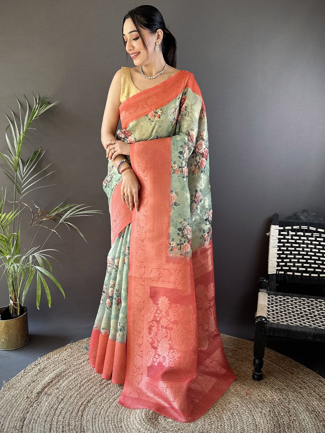 

Mitera Floral Zari Silk Blend Saree, Peach