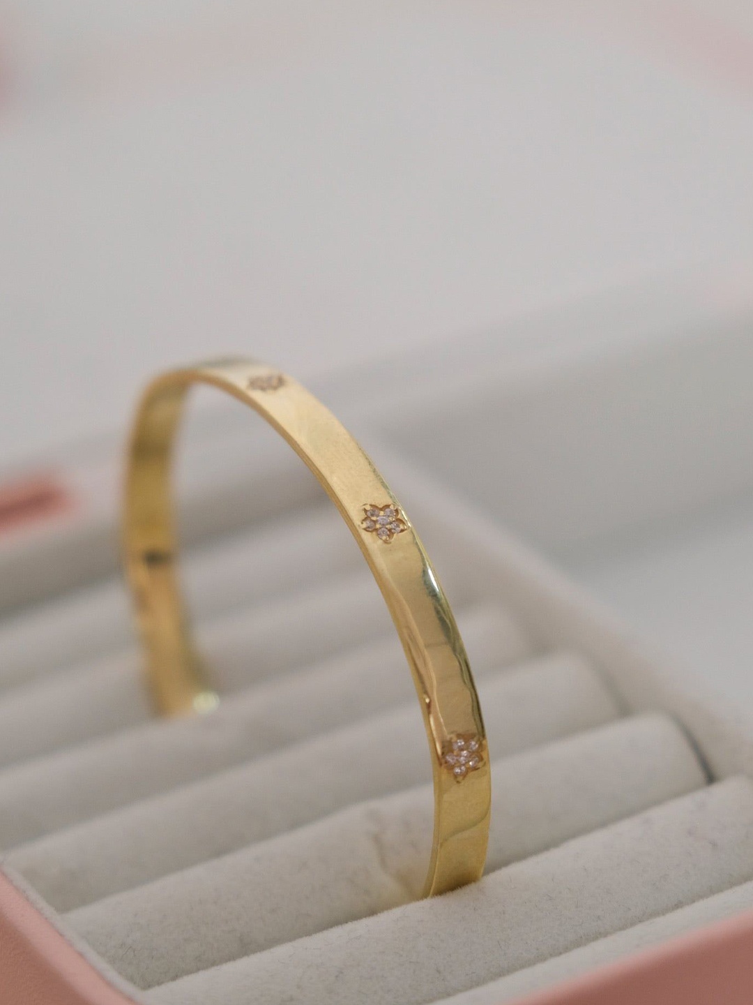 

Anushka Jain Jewellery Women 925 Sterling Silver Gold-Plated Cuff Bracelet