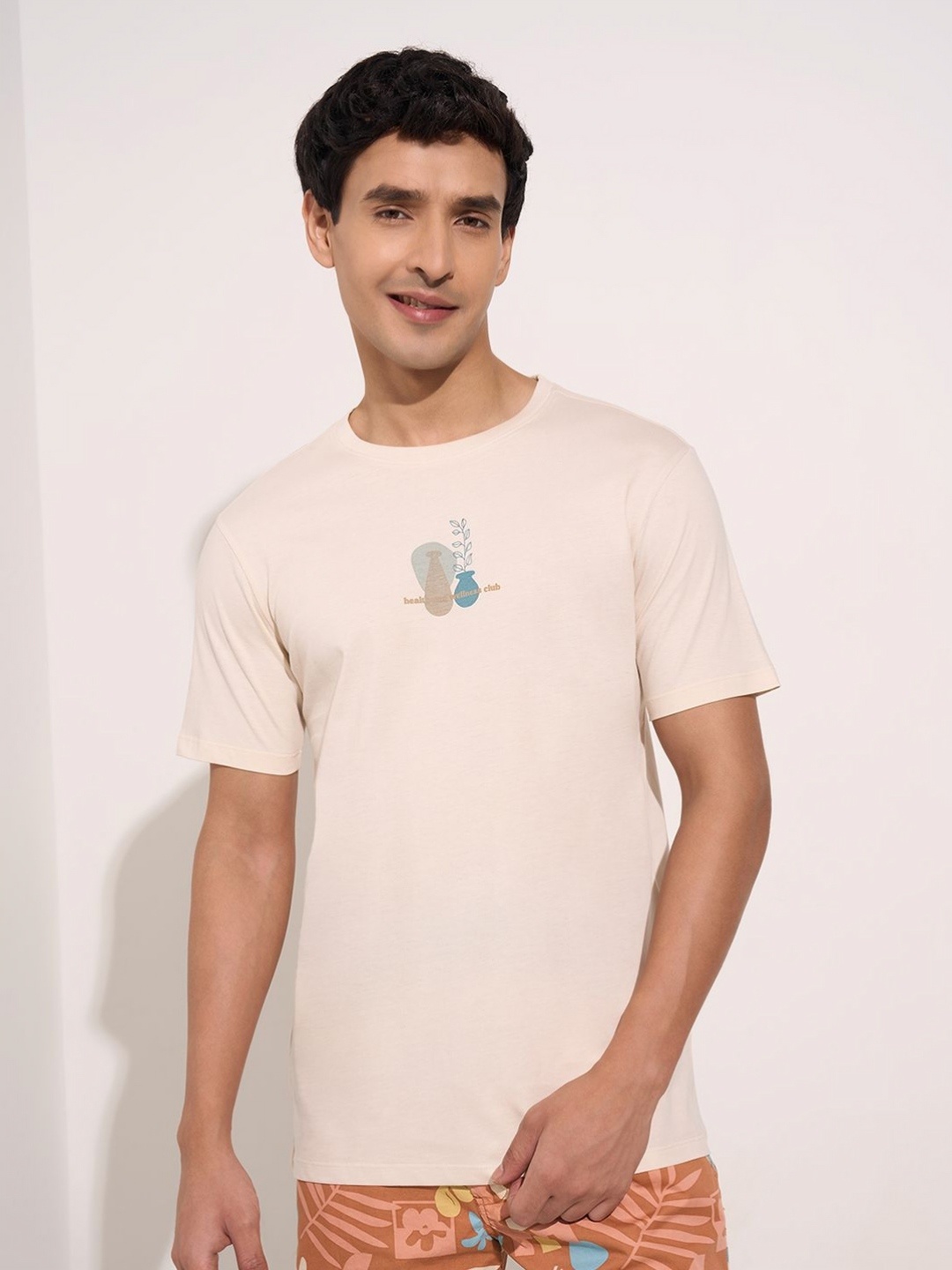 

7 Alt by Pantaloons Men Camouflage Printed Applique Slim Fit T-shirt, Cream