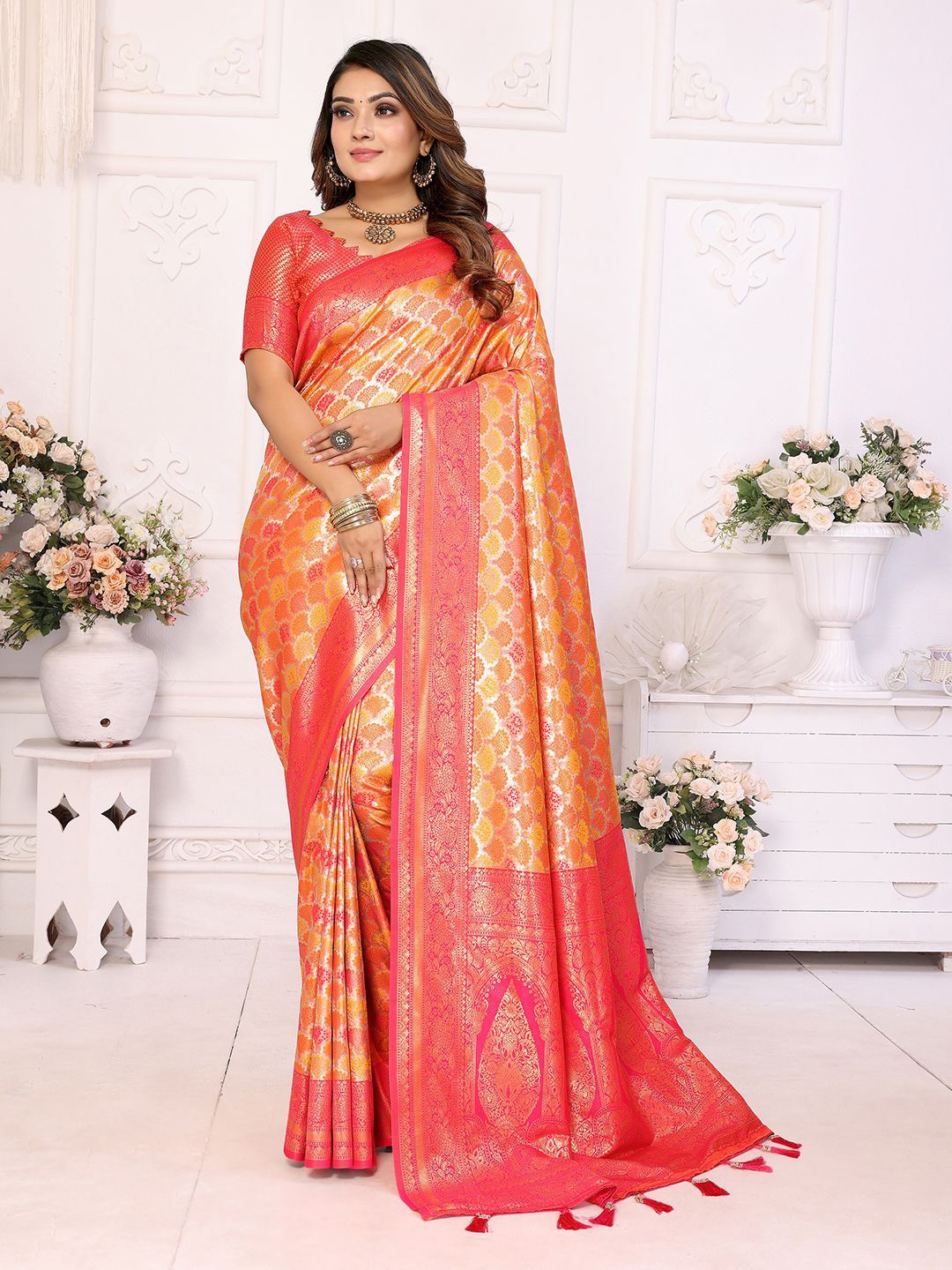 

DIVASTRI Embellished Zari Silk Blend Banarasi Saree, Orange
