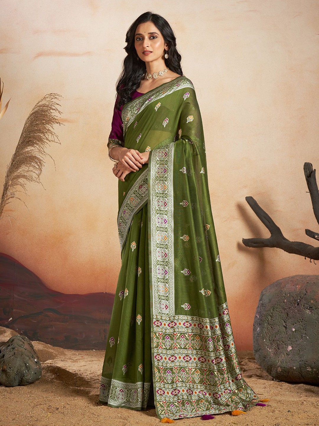 

SARHAFloral Woven Cotton Saree, Green