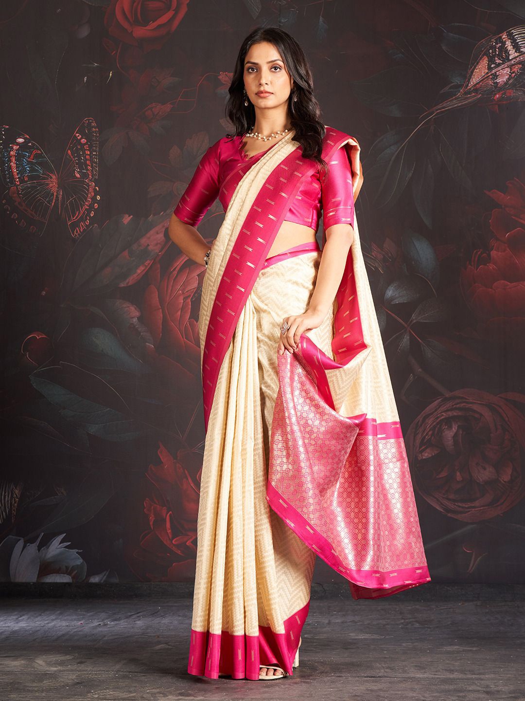 

SARHAGeometric Style Art Silk Saree, Pink