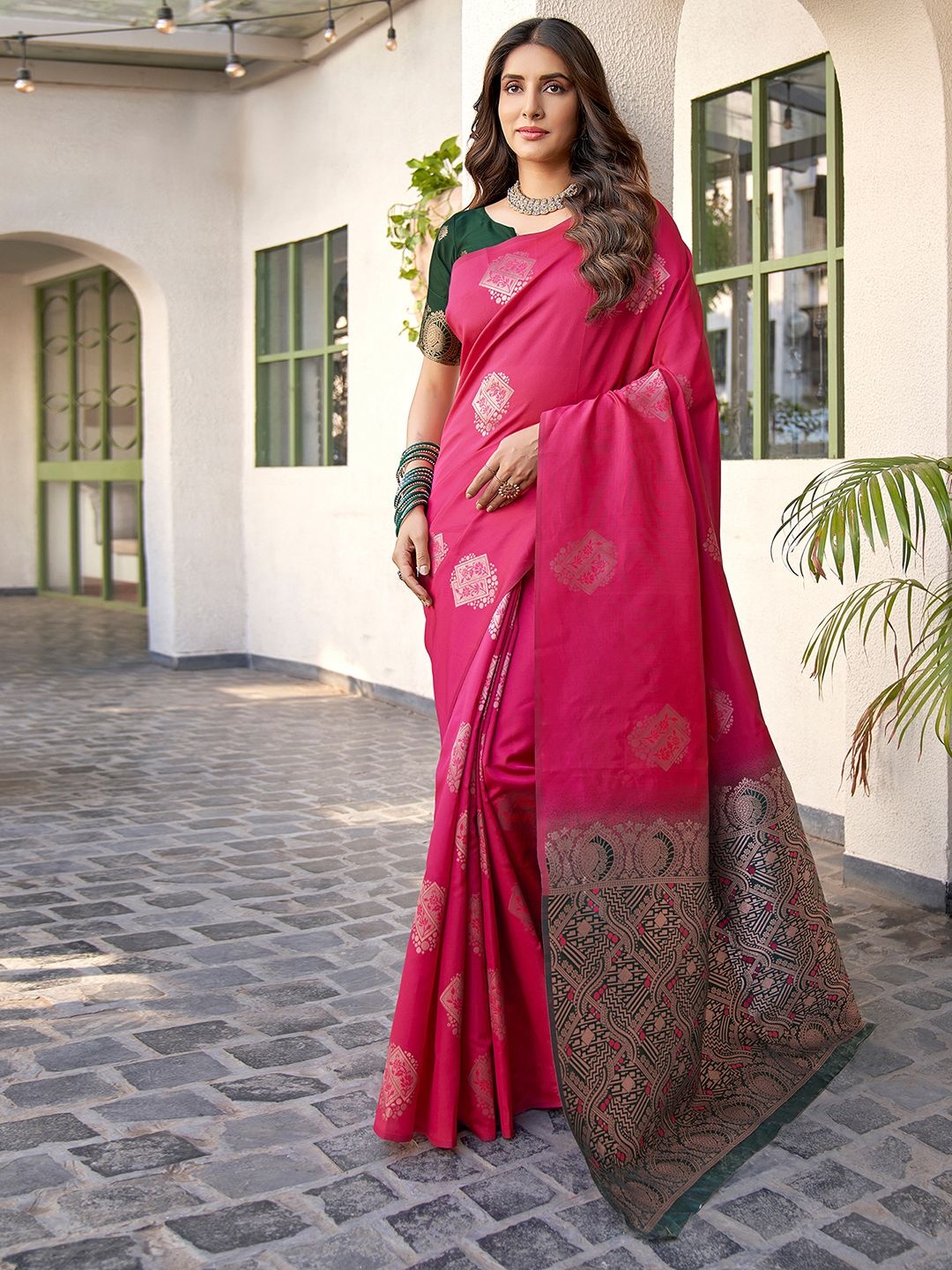 

Sangria Banarasi Woven Design Saree WithBlousePiece, Pink