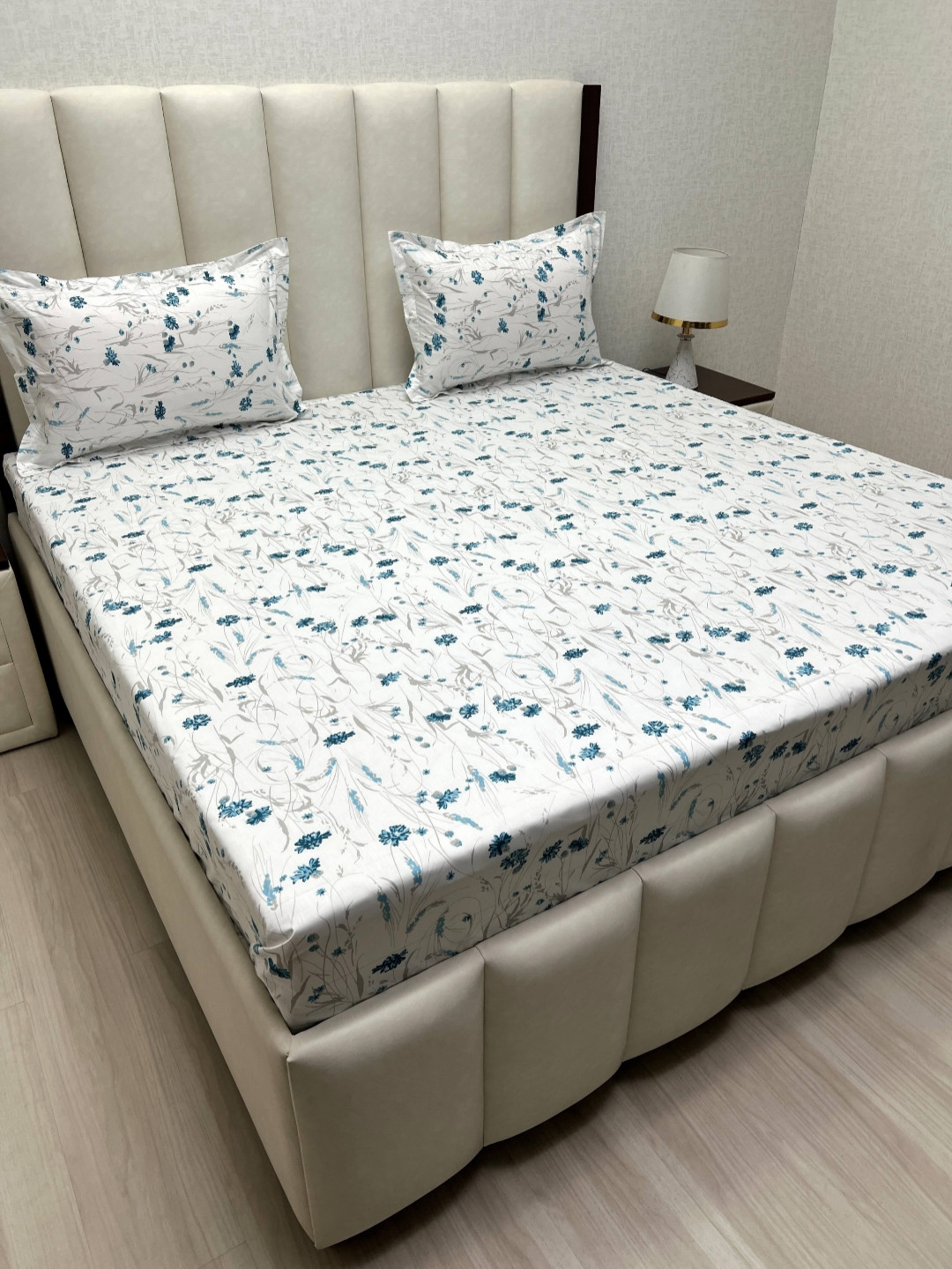 

Pure Decor Mansion White & Blue Printed Cotton 500 TC King Bedsheet Set 2.74 m x 2.74 m