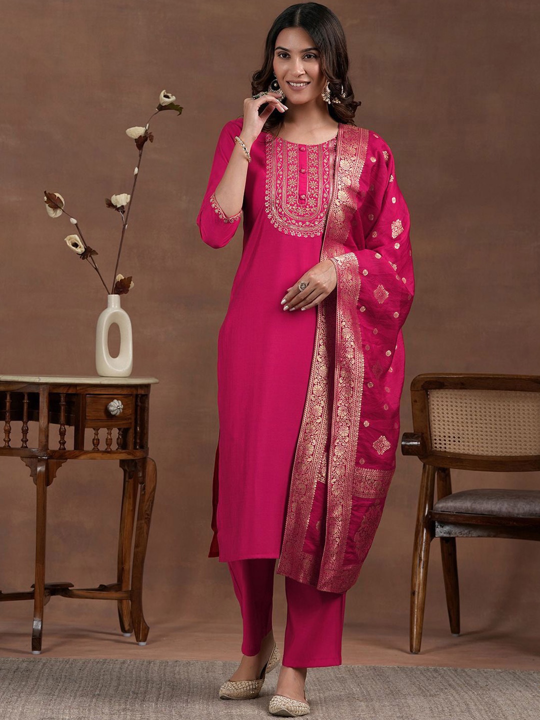 

VIRENDRA TEXTILES Women Embroidered Regular Beads and Stones Pure Cotton Kurti with Trousers & With Dupatta, Pink