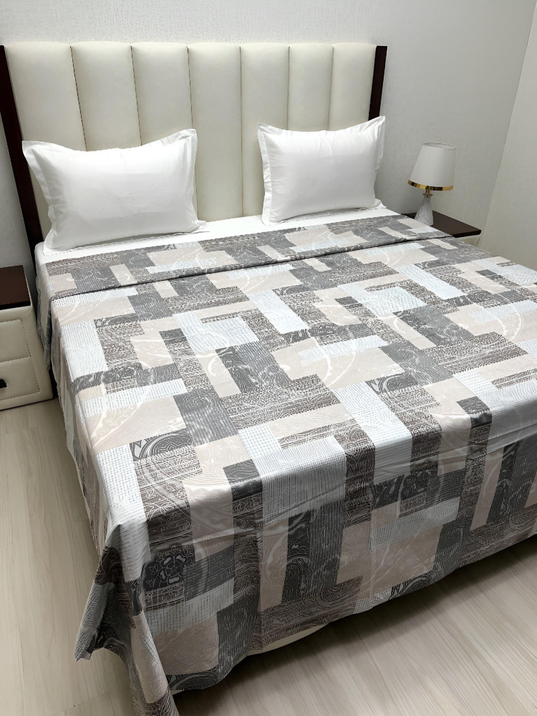 

Pure Decor Grey & White Floral Printed Pure Cotton King Size Duvet Cover