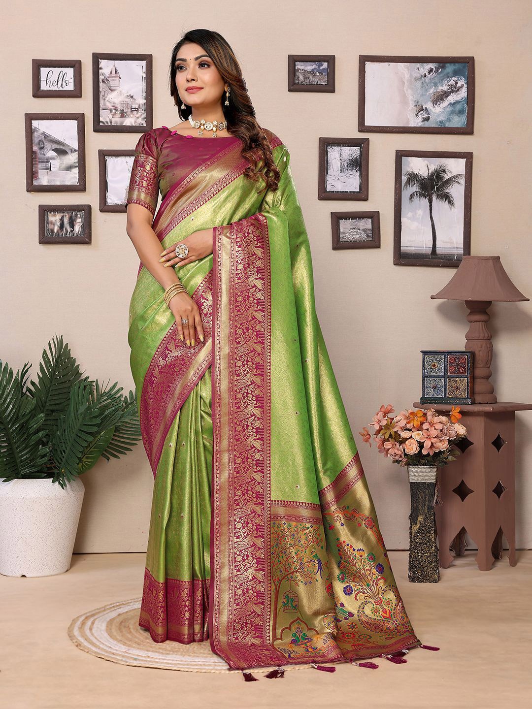 

DIVASTRI Ethnic Motifs Woven Zari Silk Banarasi Saree With Unstitched Blouse Piece, Green