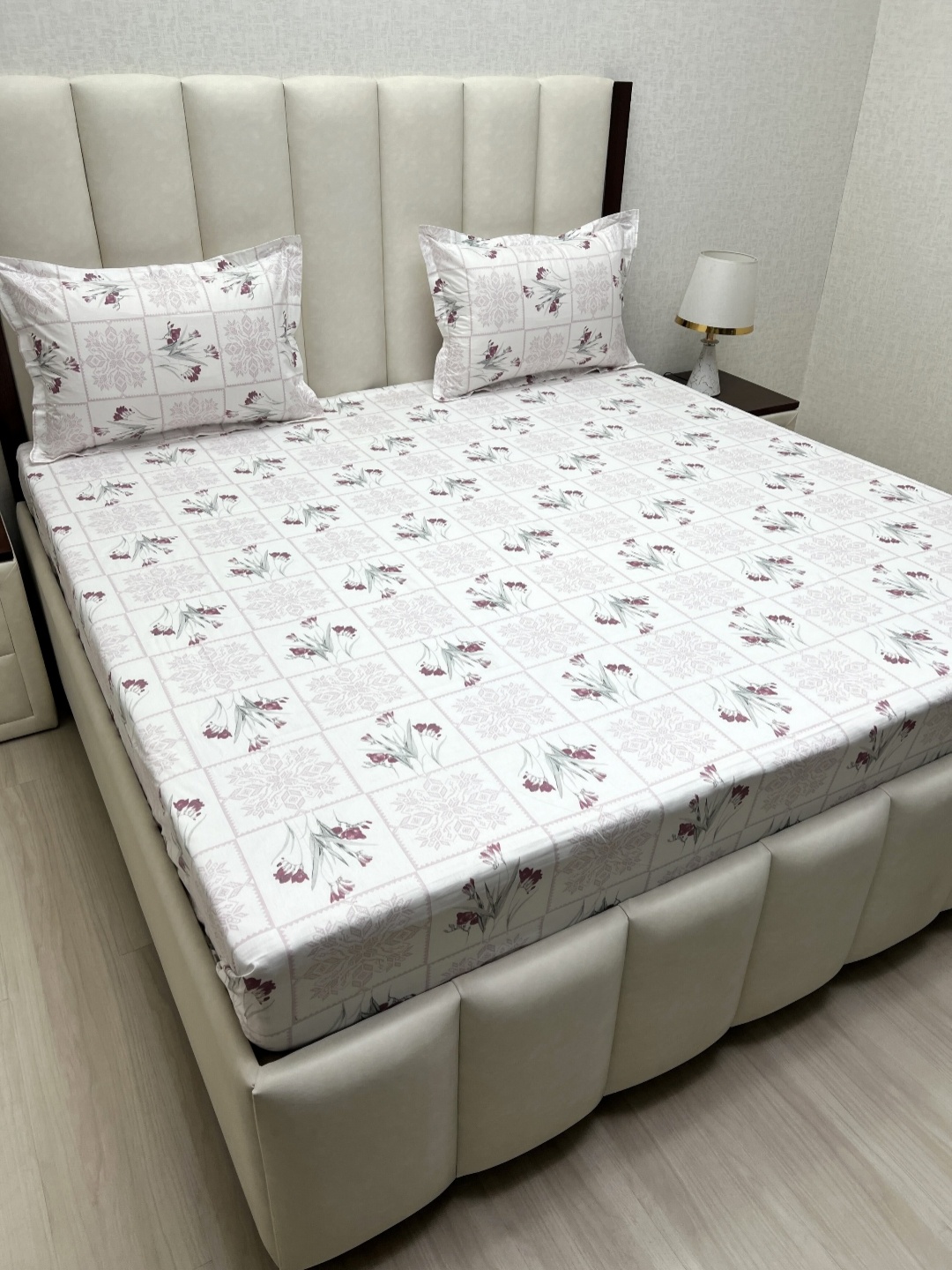 

Pure Decor Mansion White Printed Pure Cotton 350 TC King Bedsheet Set 2.74 m x 2.74 m