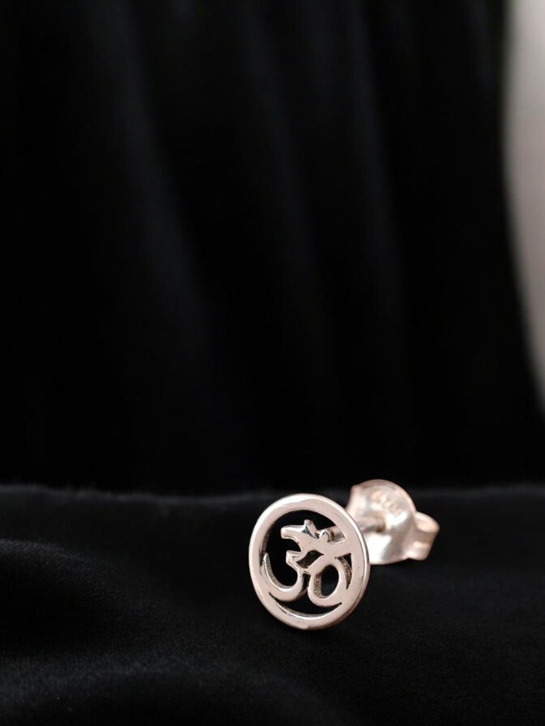 

Goldnera Contemporary Studs Earrings, Silver