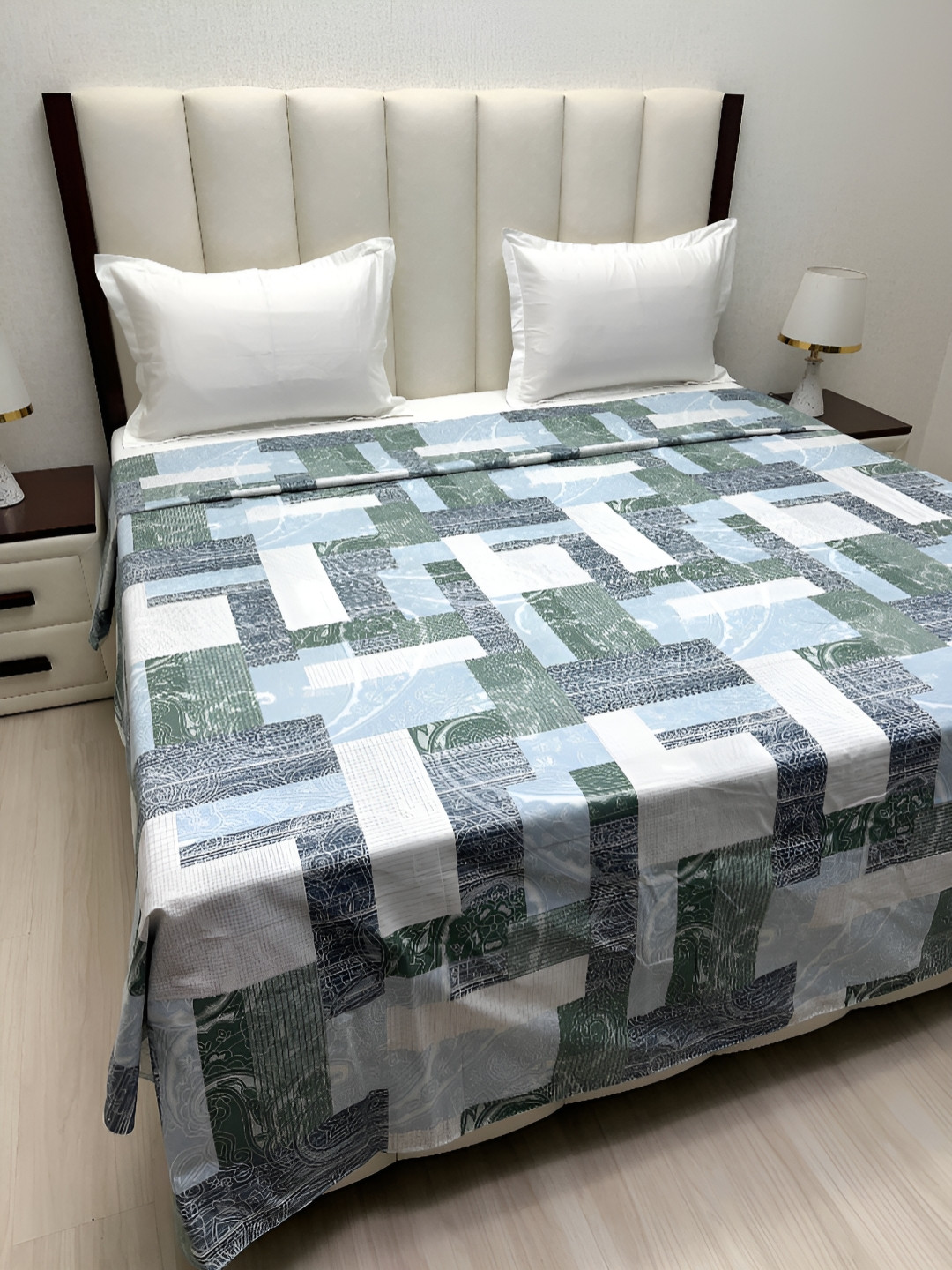 

Pure Decor White & Blue Floral Printed Pure Cotton 260 TC King Size Duvet Cover