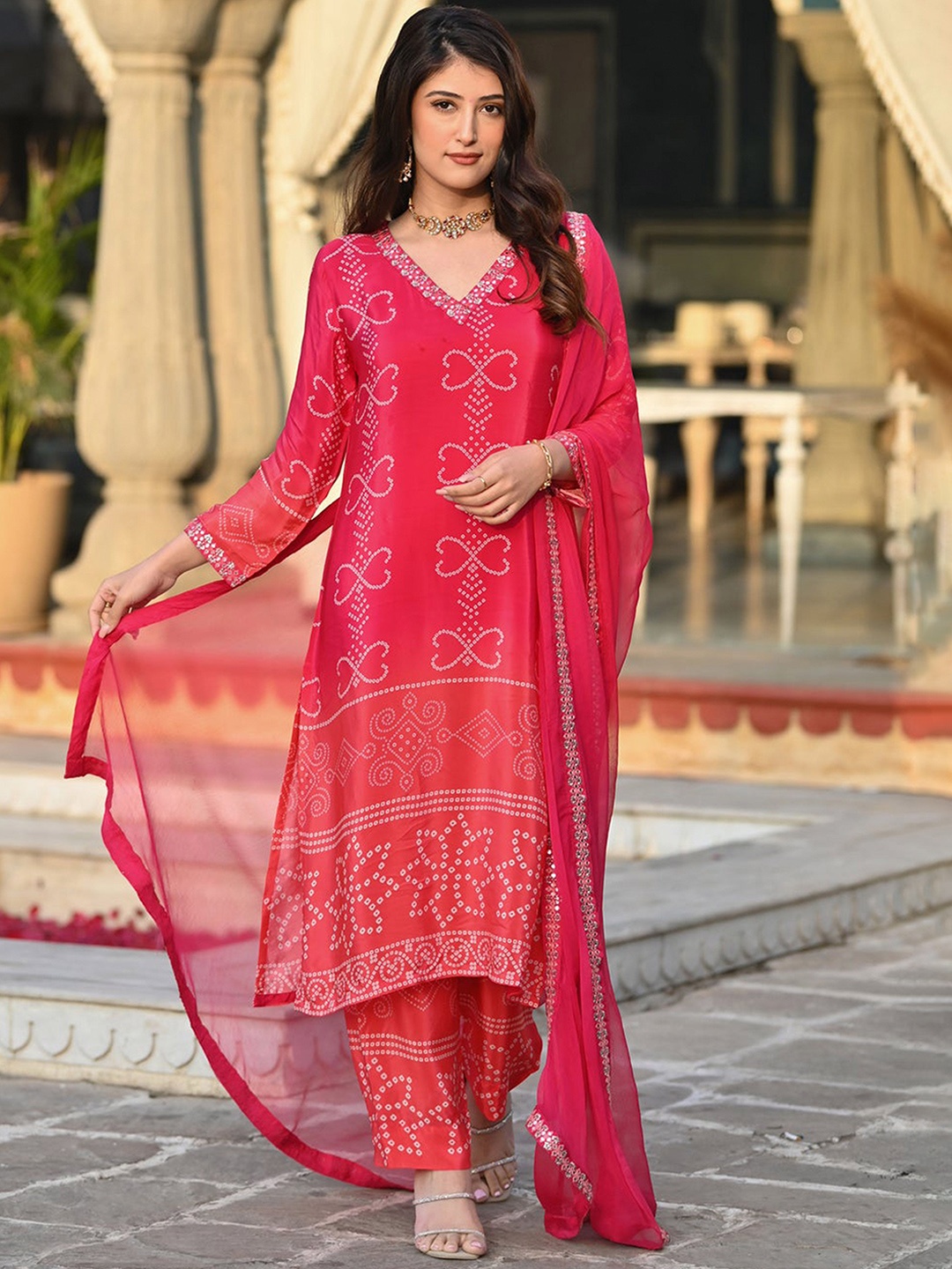 

Ekta Textiles Bandhani Printed V-Neck Straight Kurta with Pyjamas & Dupatta, Pink