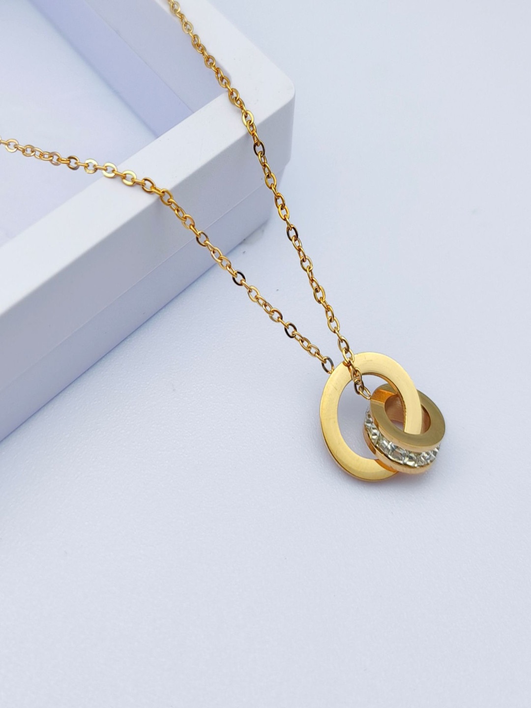 

DressBerry Circular Shaped Stone Studed Pendant Chain, Gold
