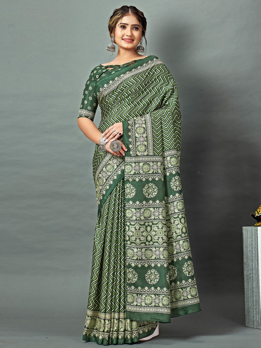 

Mitera Silk Blend Block Print Saree, Green