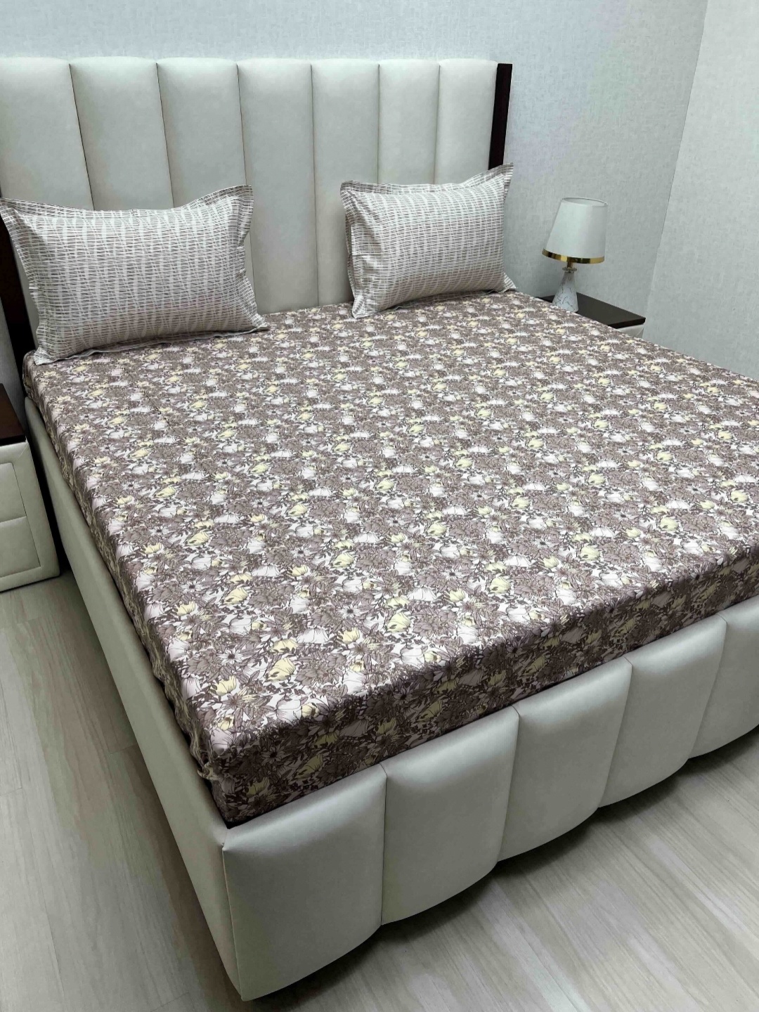 

Pure Decor Brown Lifestyle Printed Pure Cotton 380 TC King Bedsheet Set 2.74 m x 2.74 m