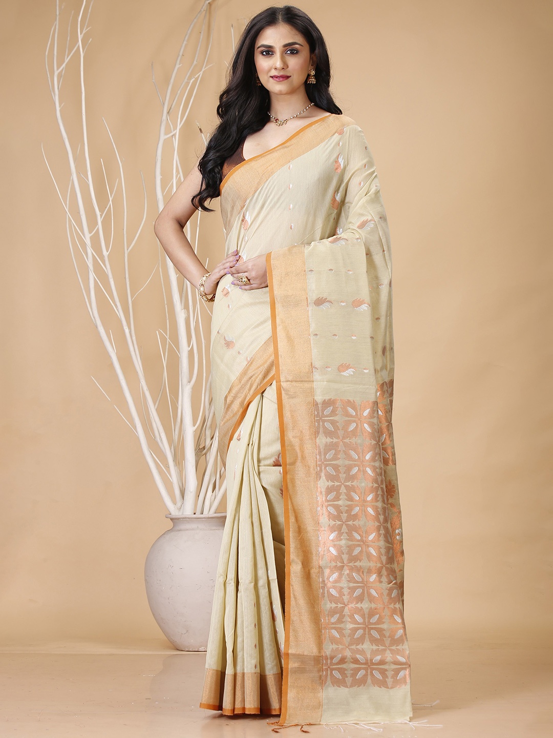 

SLAGHA Ethnic Motifs Zari Silk Cotton Taant Saree, Beige