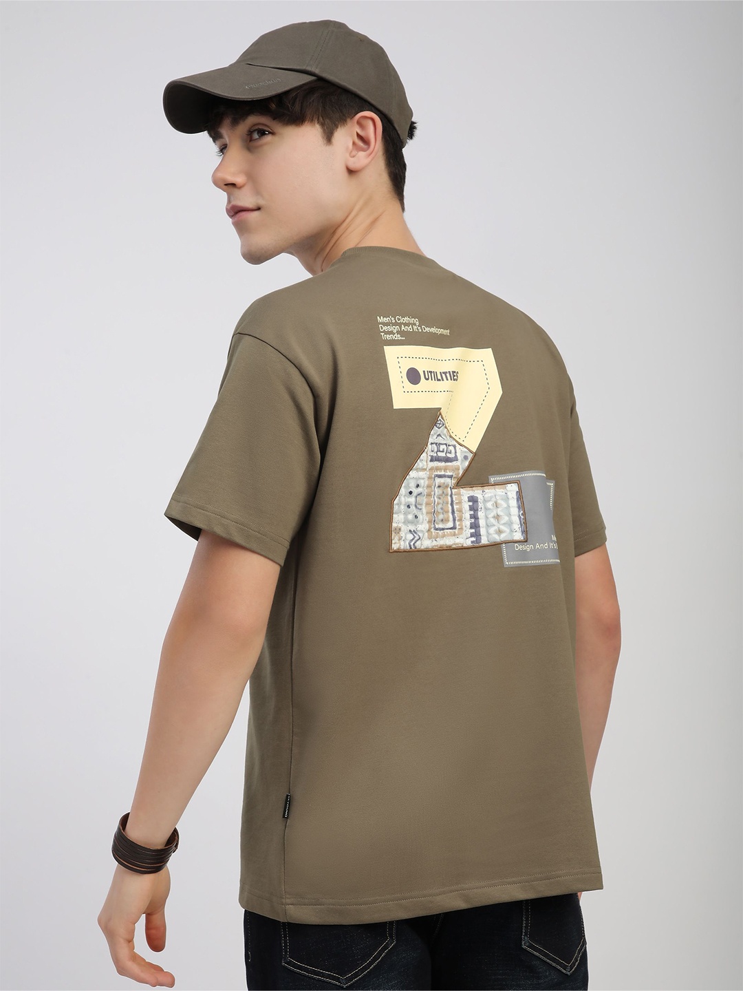 

Beyoung Men Typography Printed Applique T-shirt, Beige