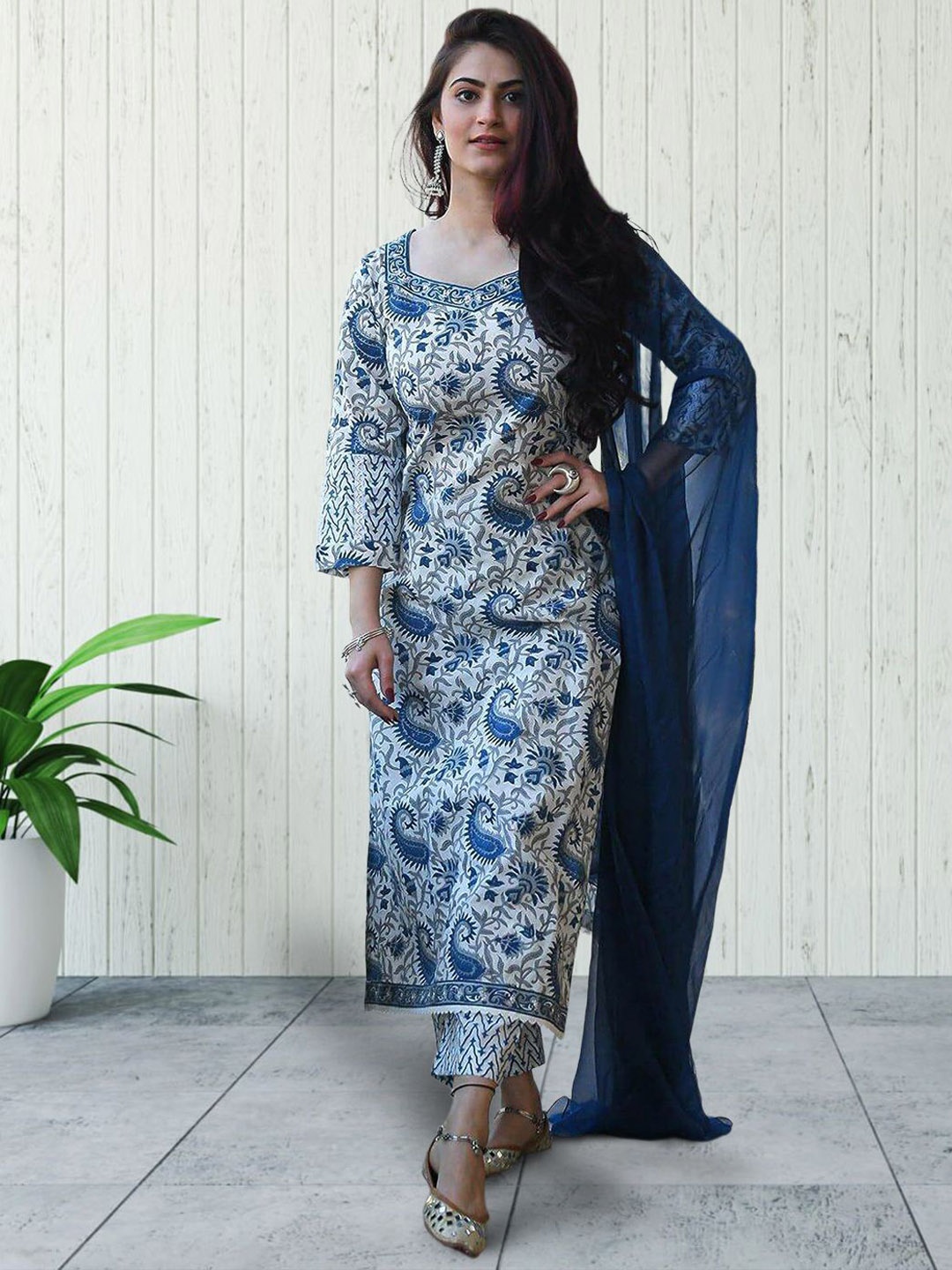 

Moda Rapido Women Ethnic Motifs Printed Regular Kurta with Trousers & With Dupatta, White