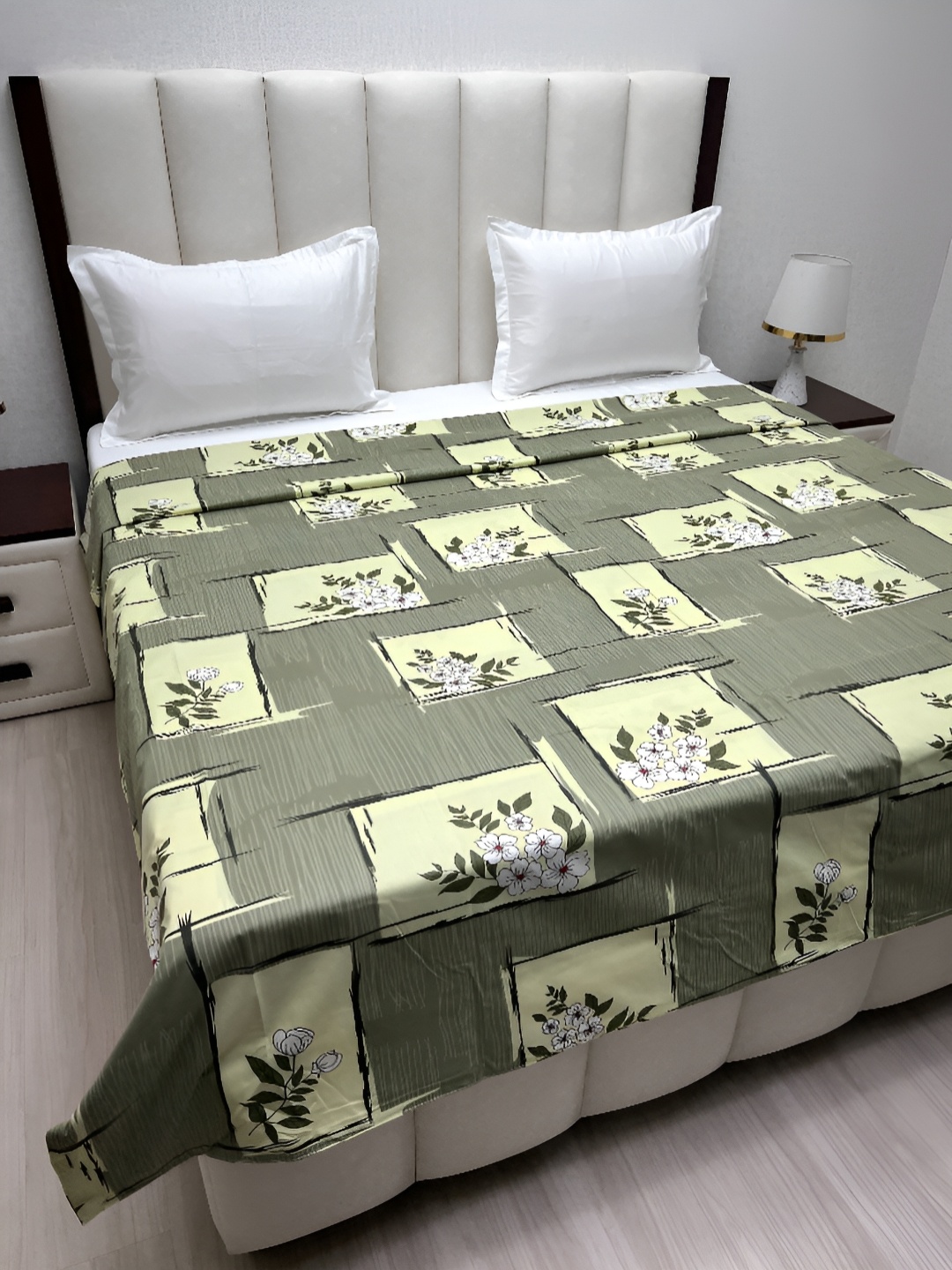 

Pure Decor Green & White Floral Printed Pure Cotton 260 TC King Size Duvet Cover