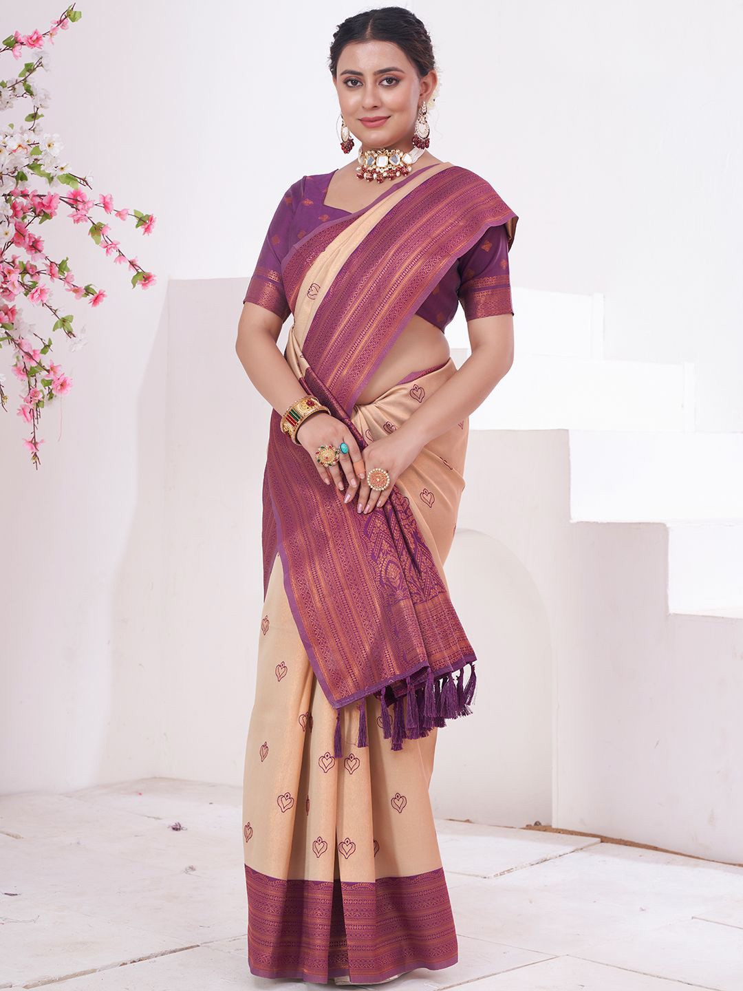 

DIVASTRI Woven Design Zari Silk Blend Kanjeevaram Saree, Cream