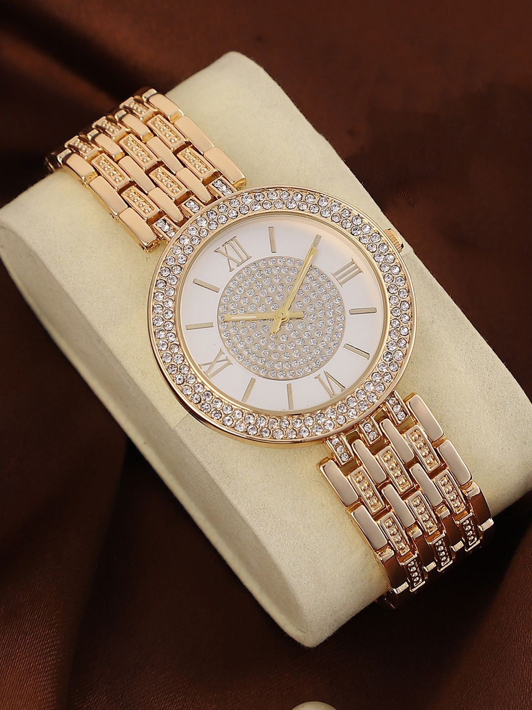 

HAUTE SAUCE by Campus Sutra Women's The Celestio Round Watch, Gold