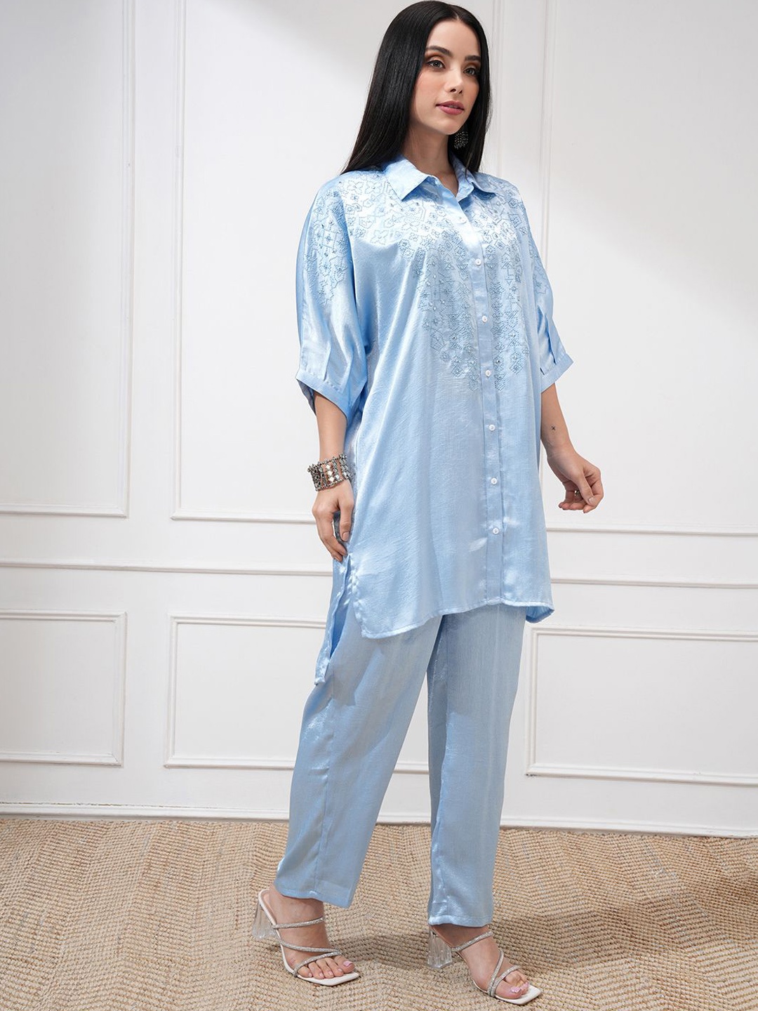 

Vishudh Women Embroidered Tunic With Regular Pants Co-Ord Set, Blue