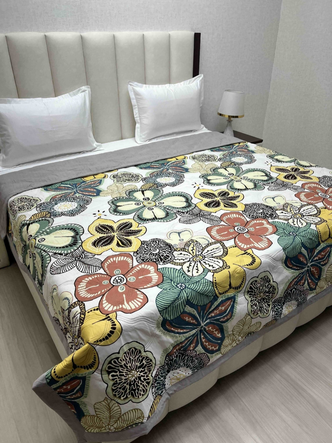 

Pure Decor White Floral Printed Floral Microfiber AC Room 400 GSM Double Bed Comforter