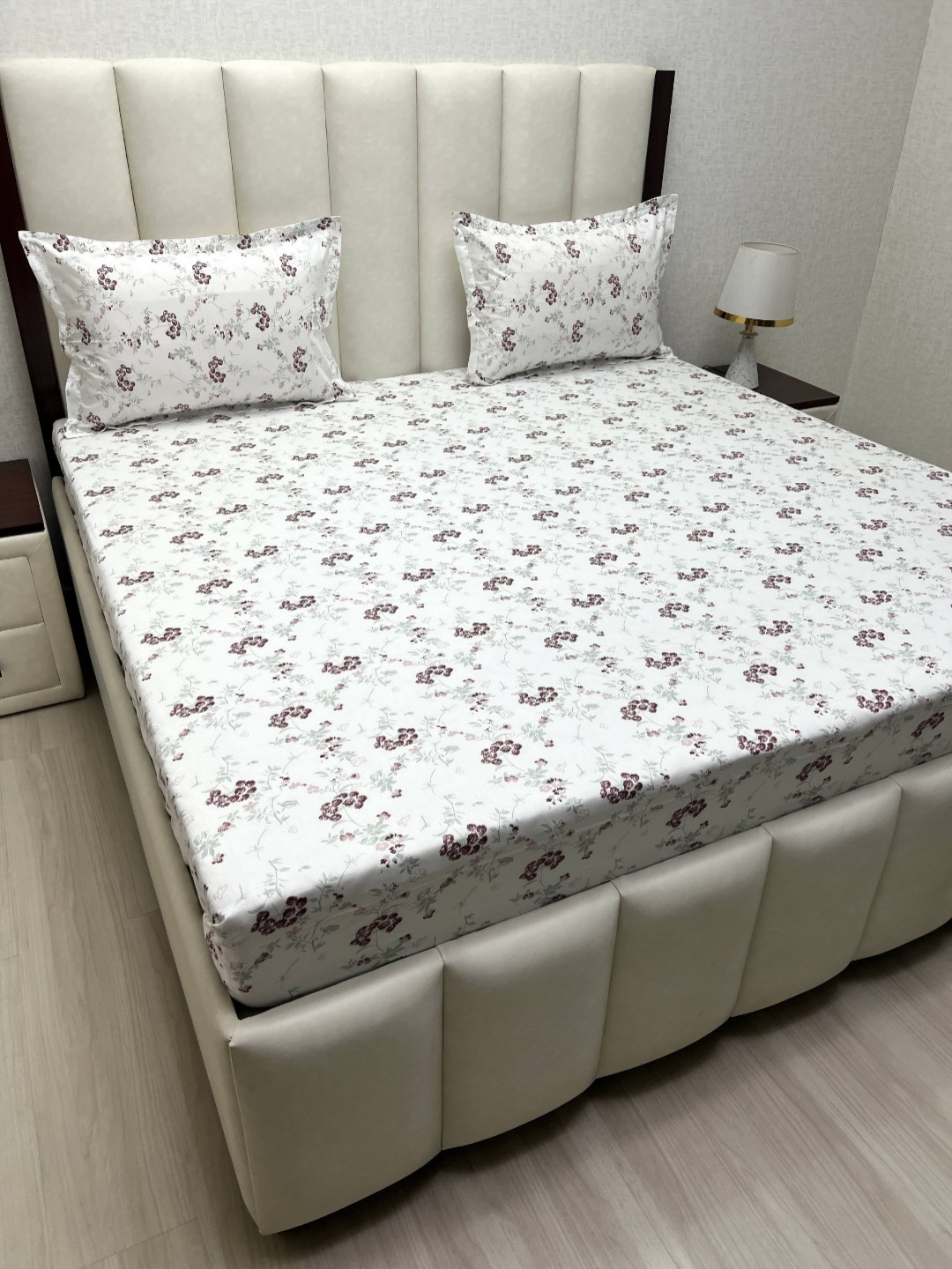

Pure Decor Mansion White & Grey Printed Pure Cotton 350TC King Bedsheet Set 2.74m x 2.74m