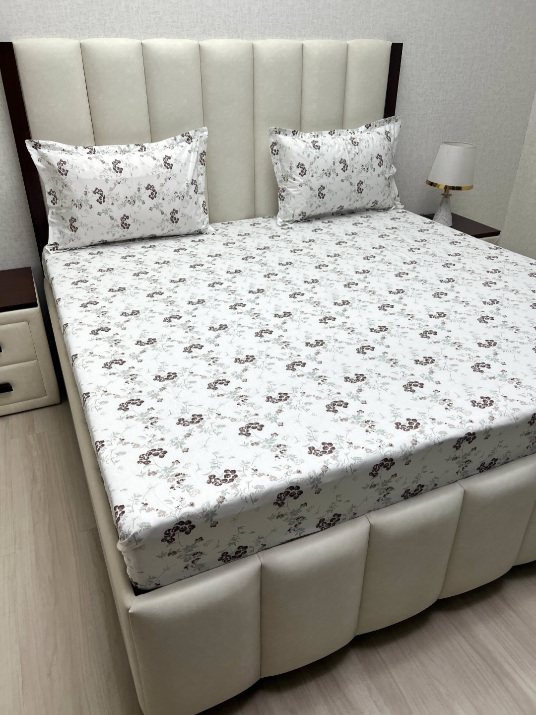 

Pure Decor Mansion White Printed 600 TC Pure Cotton King Bedsheet Set 2.74 m x 2.74 m