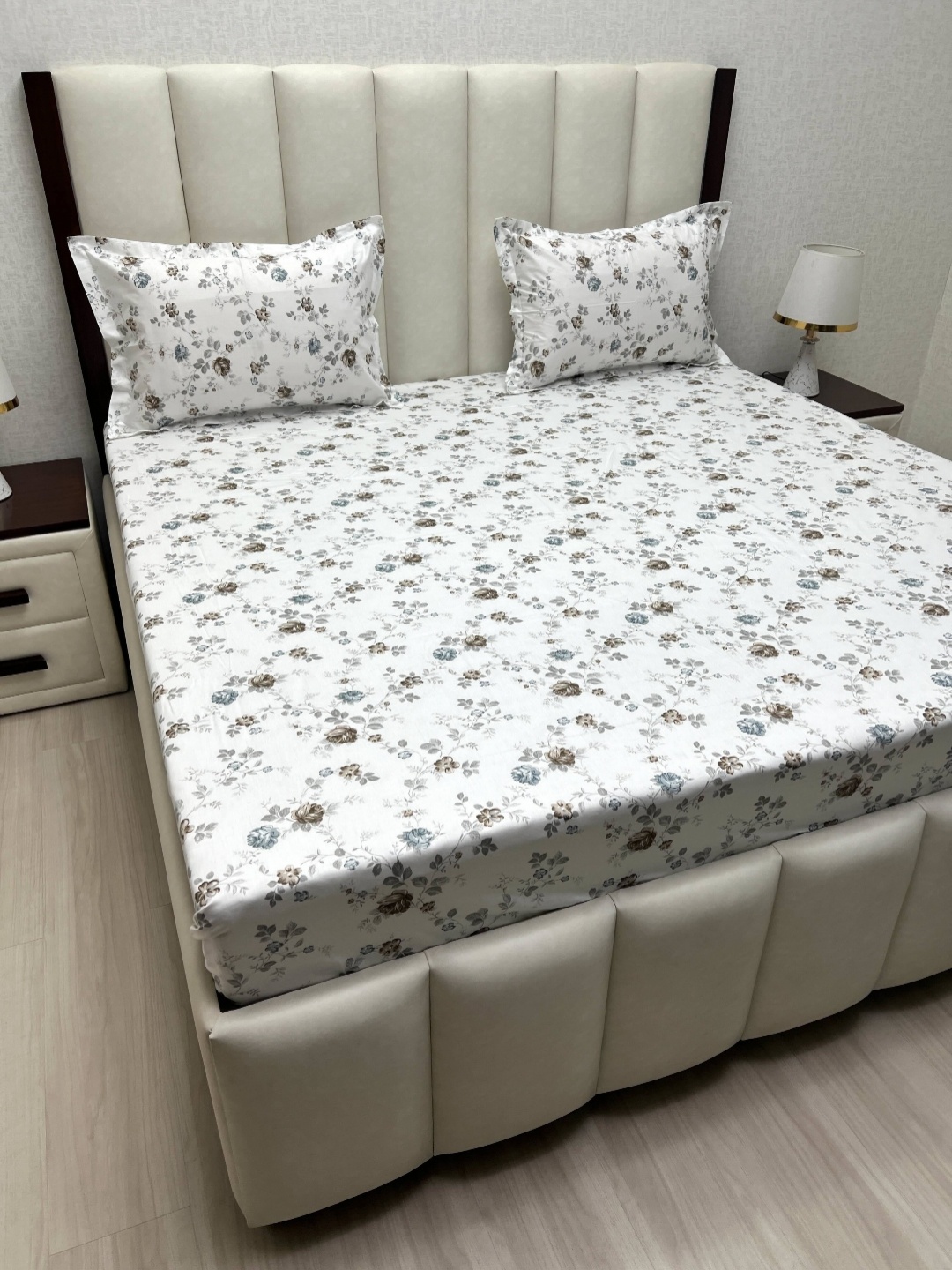 

Pure Decor Mansion White & Grey Printed Pure Cotton 260TC King Bedsheet Set 2.74m x 2.74m