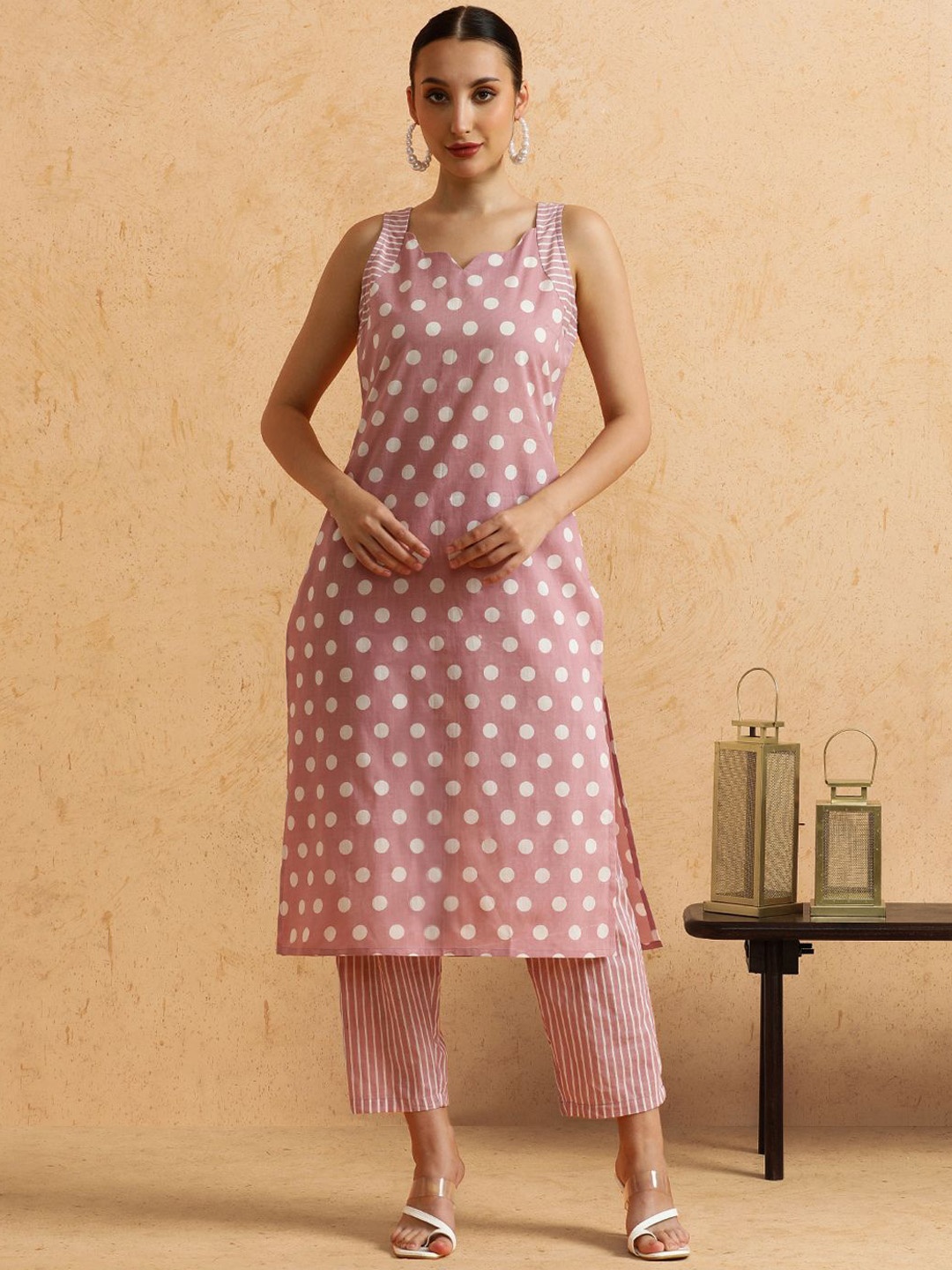 

STYLEBAAZI Geometric Printed Sleeveless Pure Cotton Kurta With Trousers, Pink