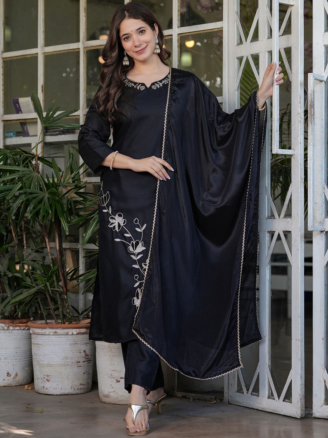 

NIZA FASHION Women Floral Embroidered Regular Thread Work Kurta with Trousers & With Dupatta, Black