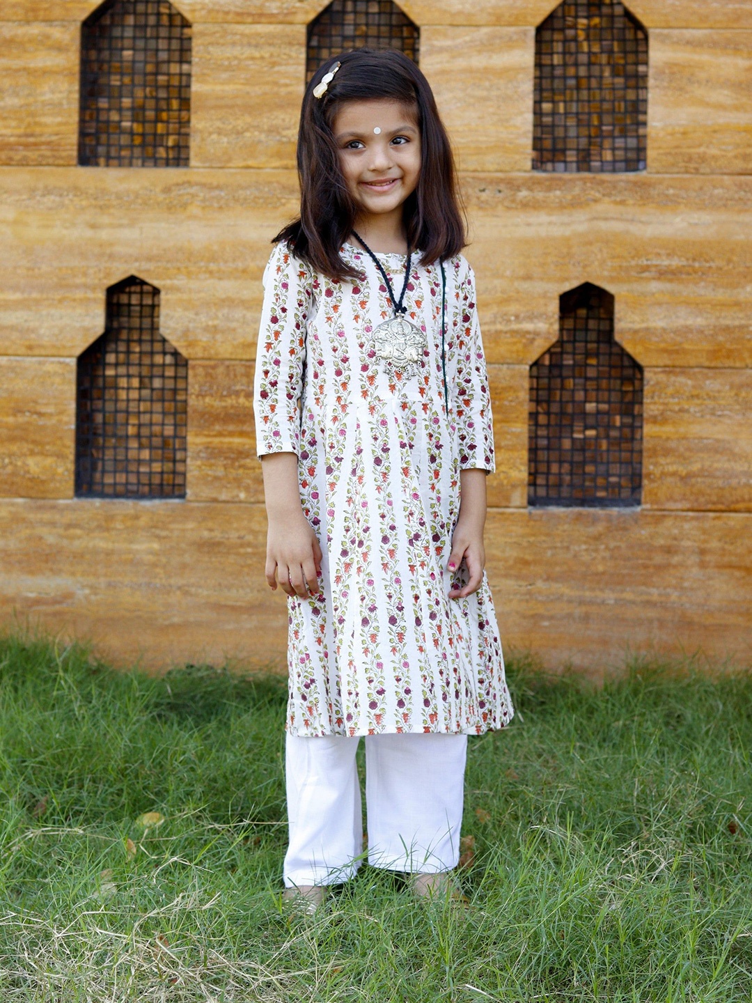 

Thread & Button Girls Floral Printed Regular Pure Cotton Kurta with Trousers, White