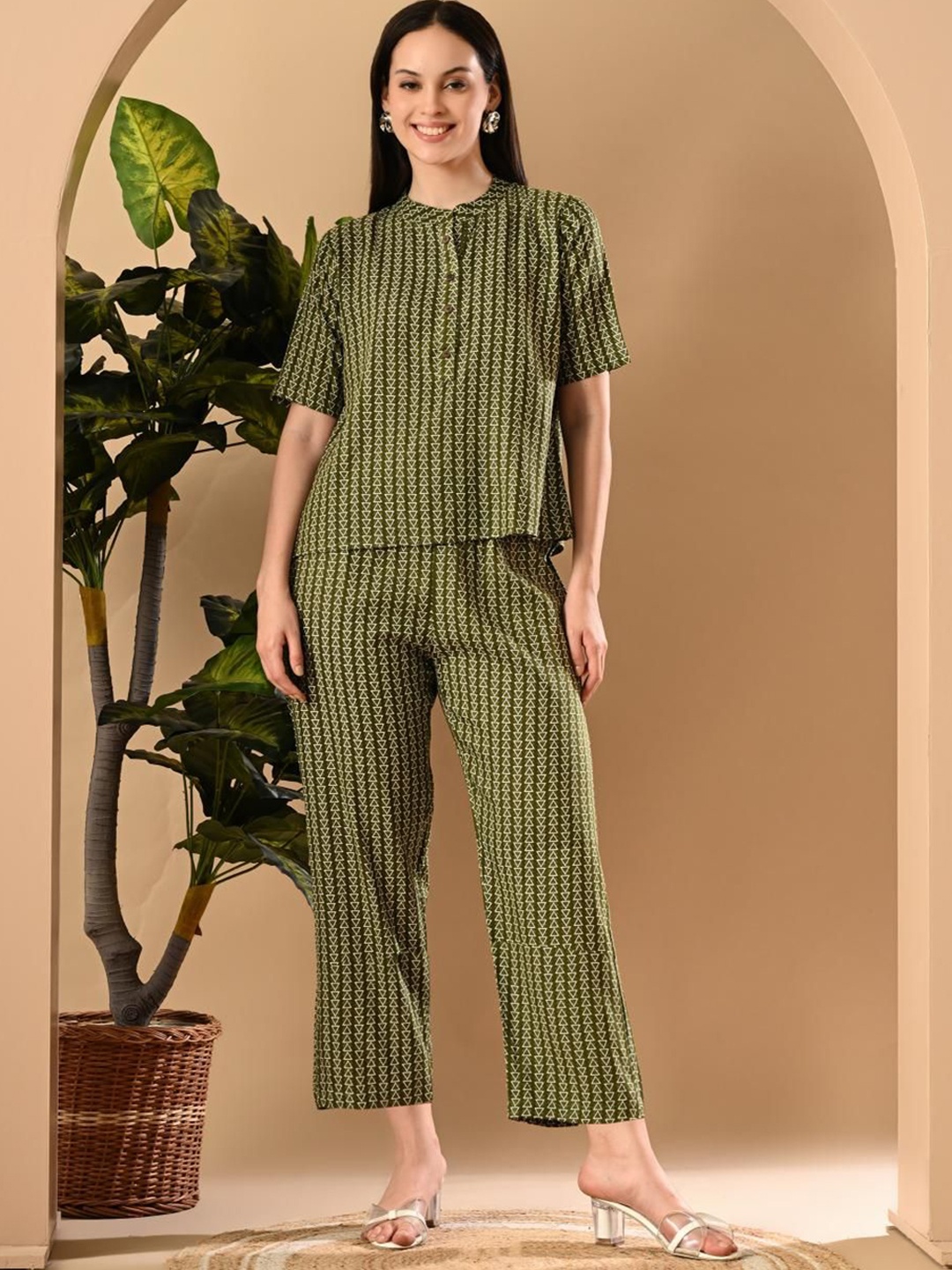 

SUNEKH Geometric Printed Mandarin Collar Top & Trouser, Green