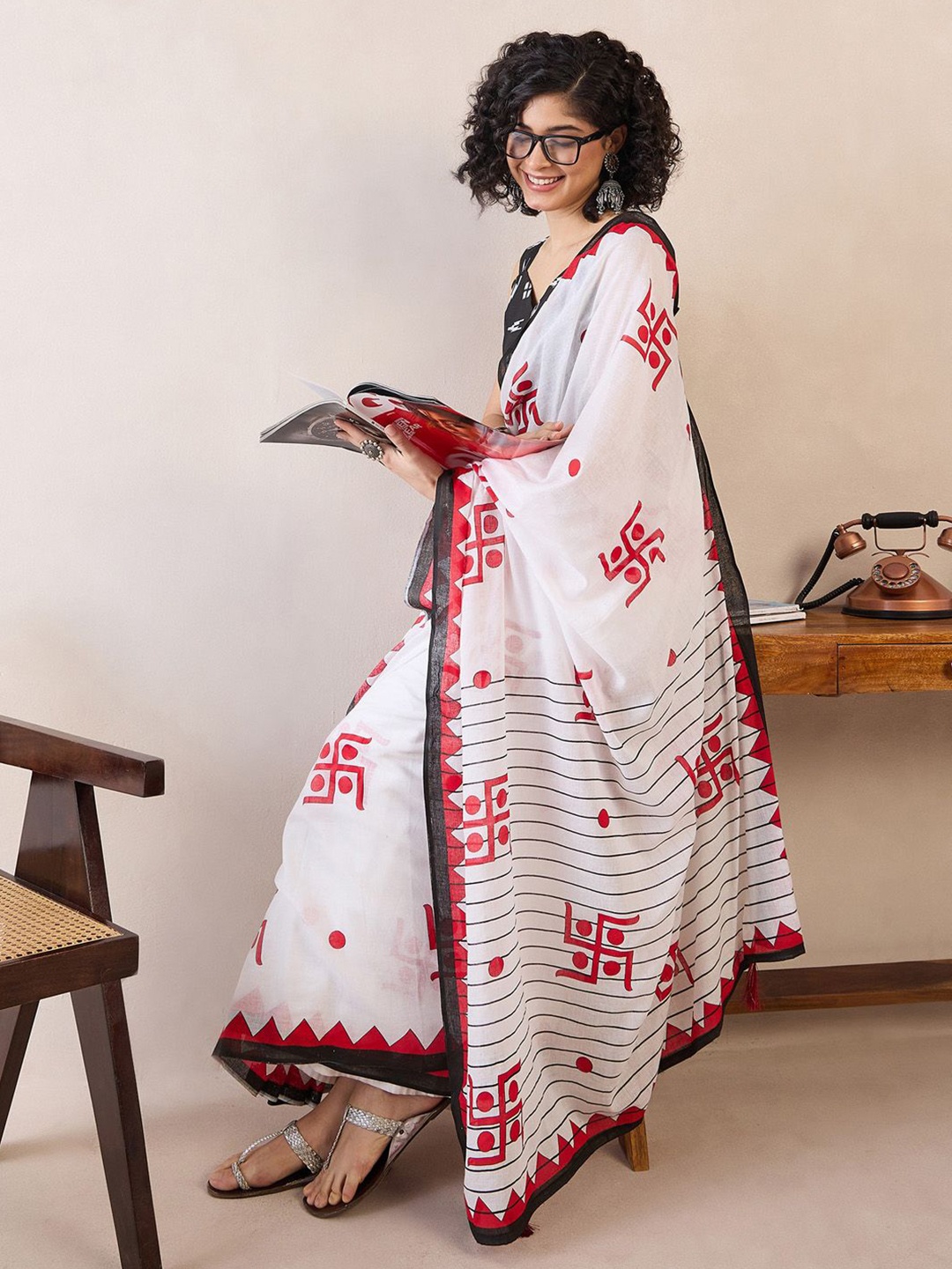 

Mitera Ethnic Motifs Ready to Wear Bagh Saree, White