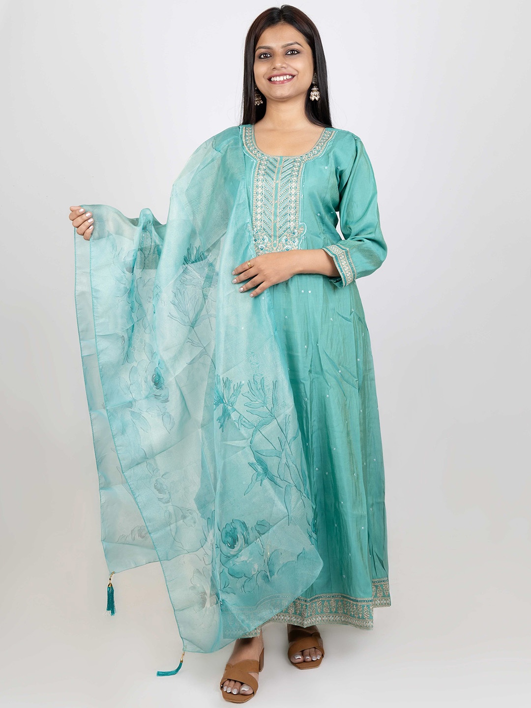 

The Kalakriti House Floral Embroidered Pure Silk Anarkali Kurta With Trousers & Dupatta, Green