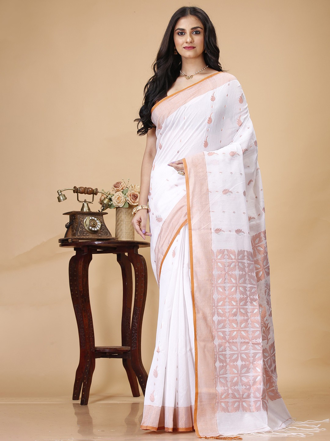 

SLAGHA Ethnic Motifs Zari Silk Cotton Taant Saree, White