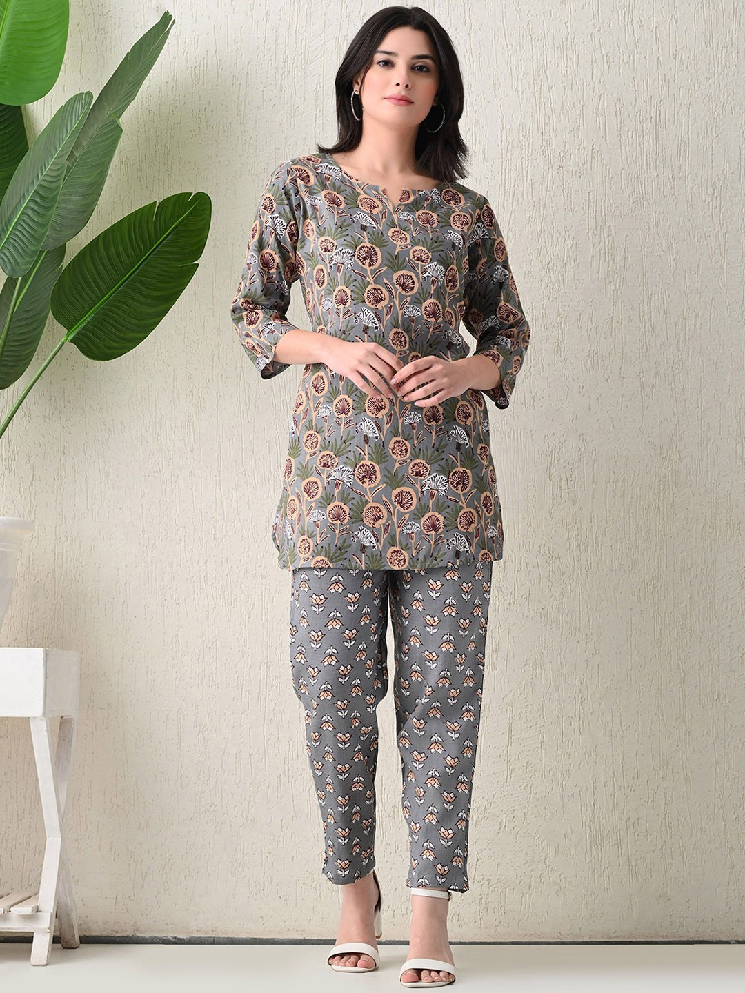 

SILAKIVA Floral Printed Notch Neck Tunic & Trouser Co-Ord Set, Grey