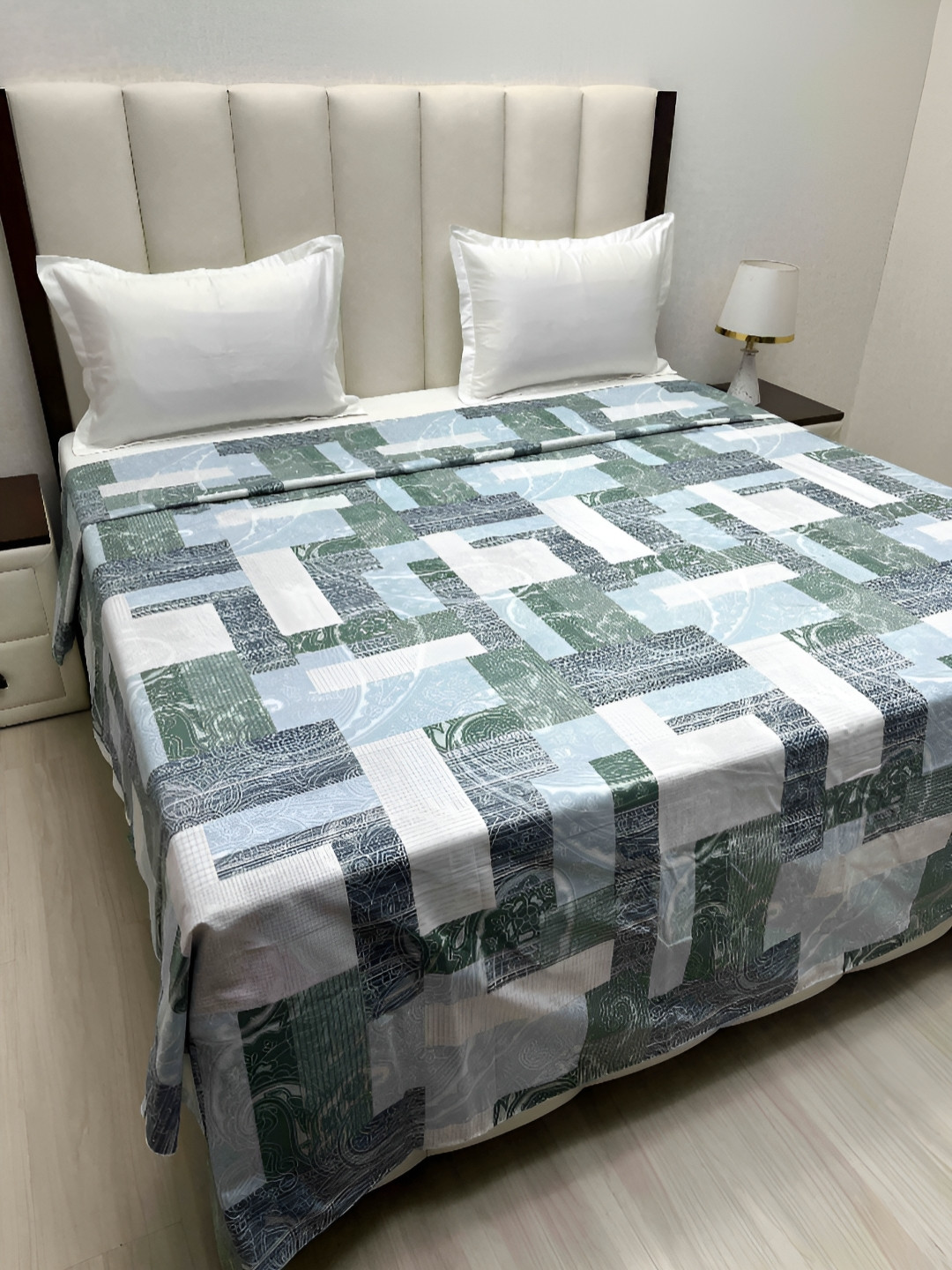 

Pure Decor Blue & White Floral Printed Pure Cotton 330 TC King Size Duvet Cover